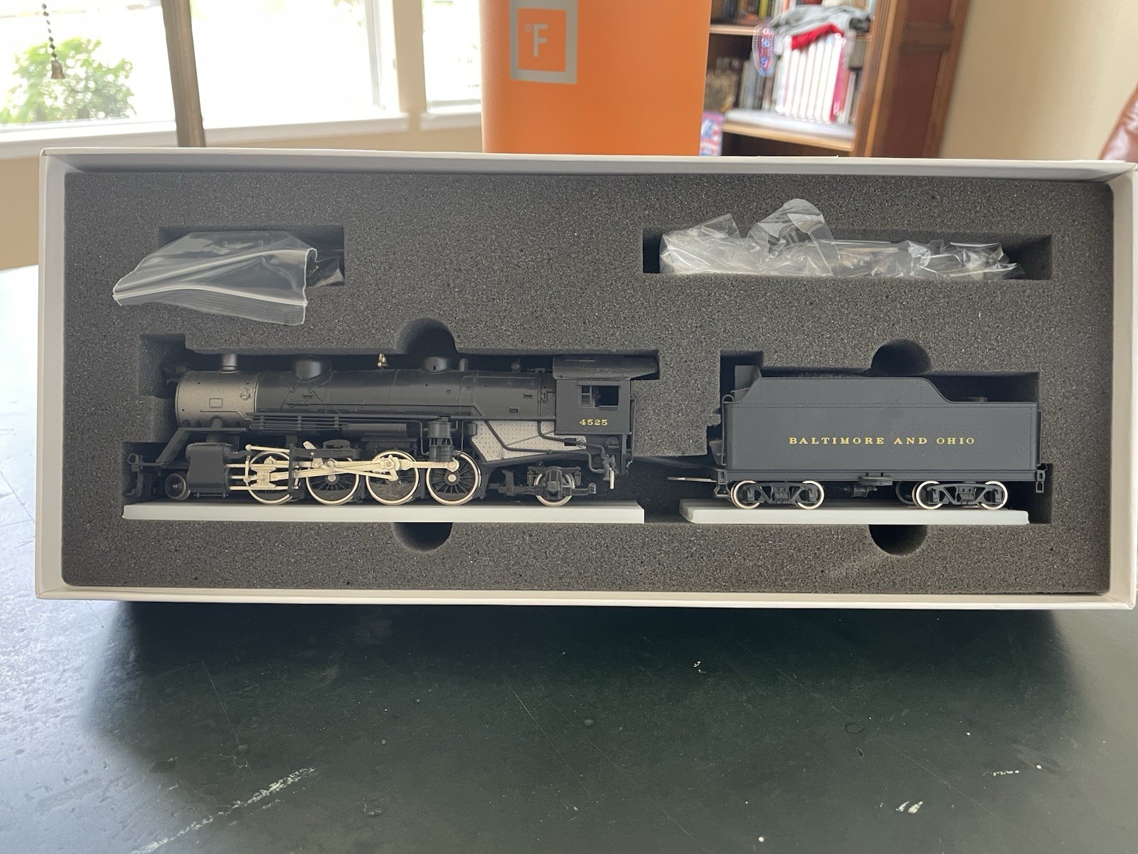 Genesis G-9002 USRA 2-8-2 Light Baltimore And Ohio #4525 Train In USA