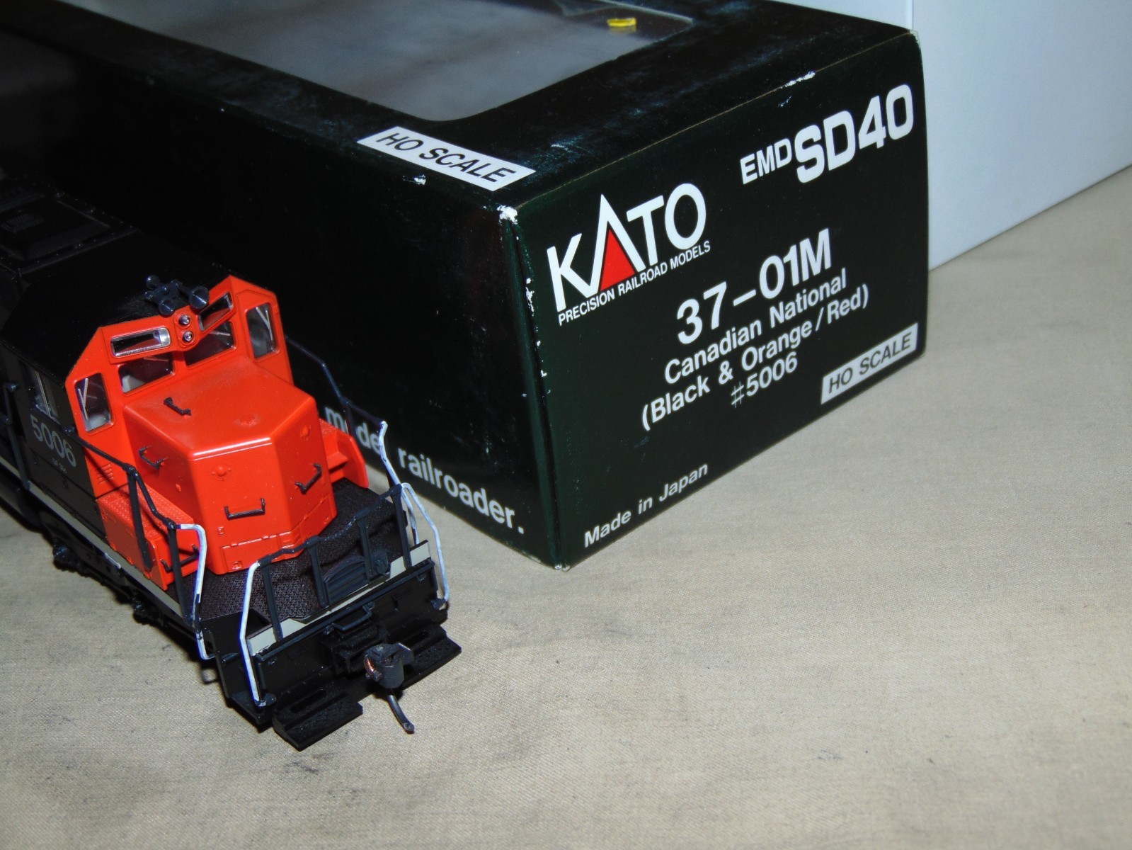 KATO HO 37-01M CANADIAN NATIONAL SD40 DIESEL WITH DCC + BOX