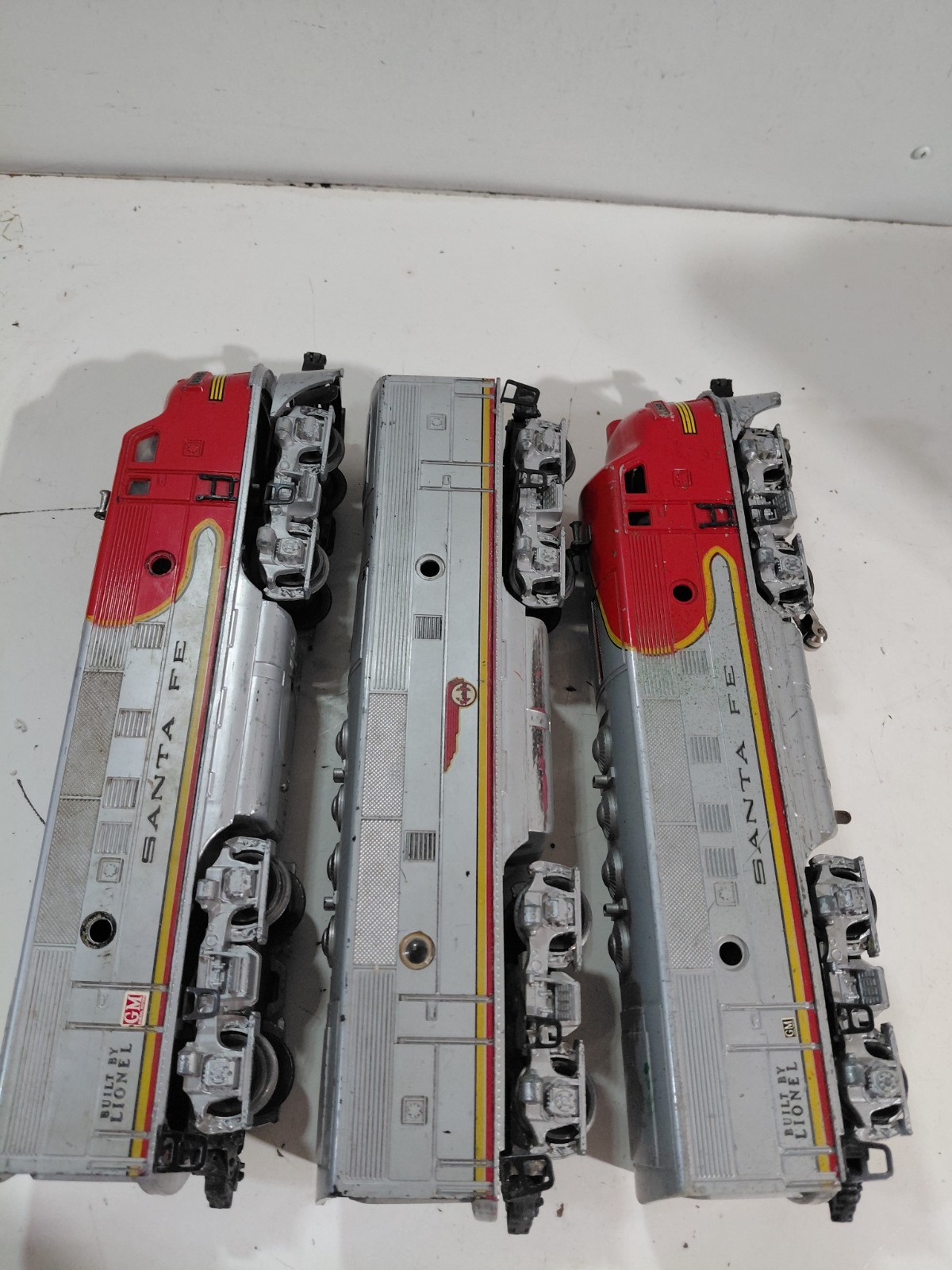 Lionel 2343 O Gauge Model Railroad Post War Santa Fe F7 Diesel Locomotive ABA