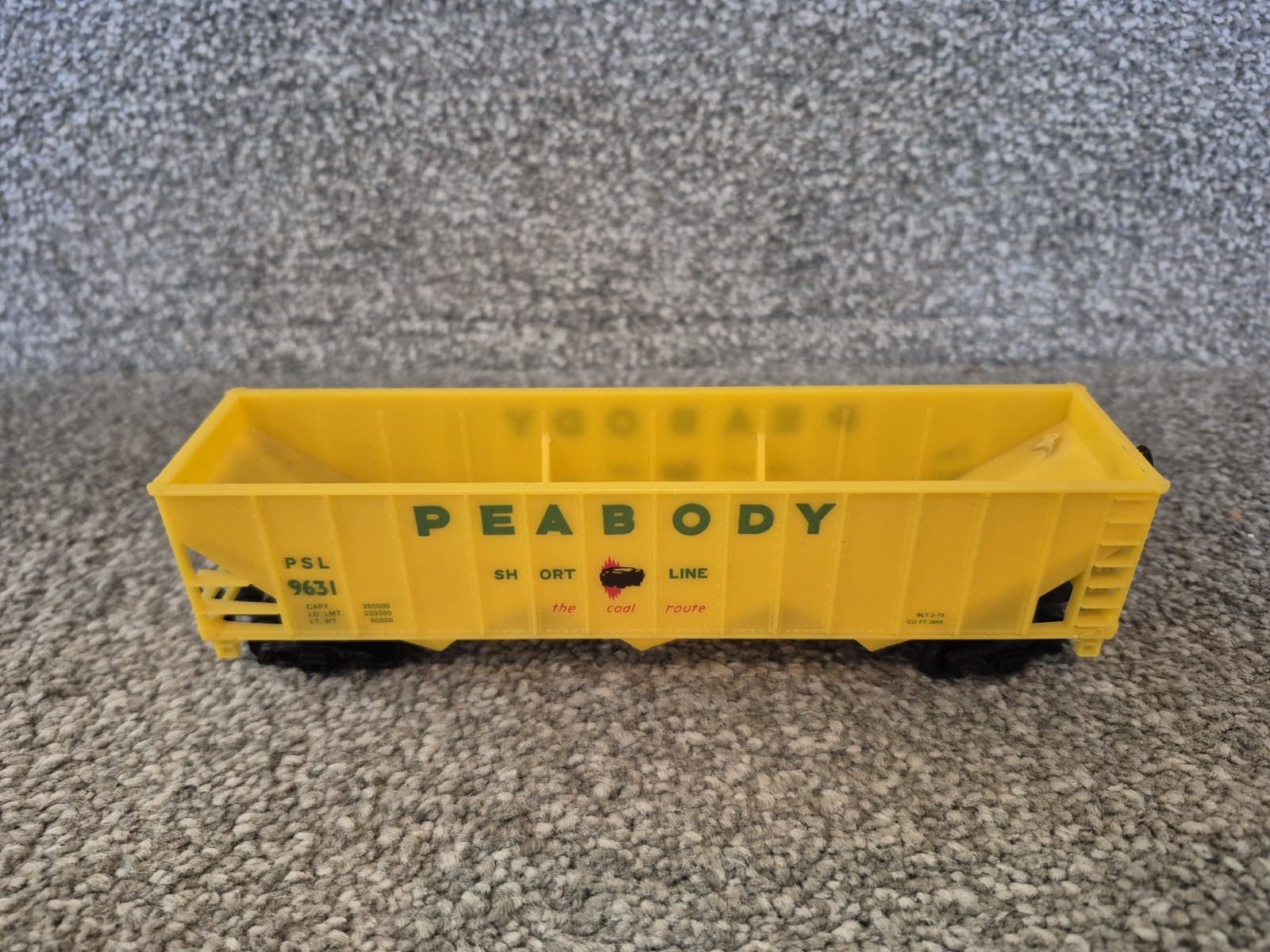 Mix Set of Atlas HO Model Railroad Engine and cars