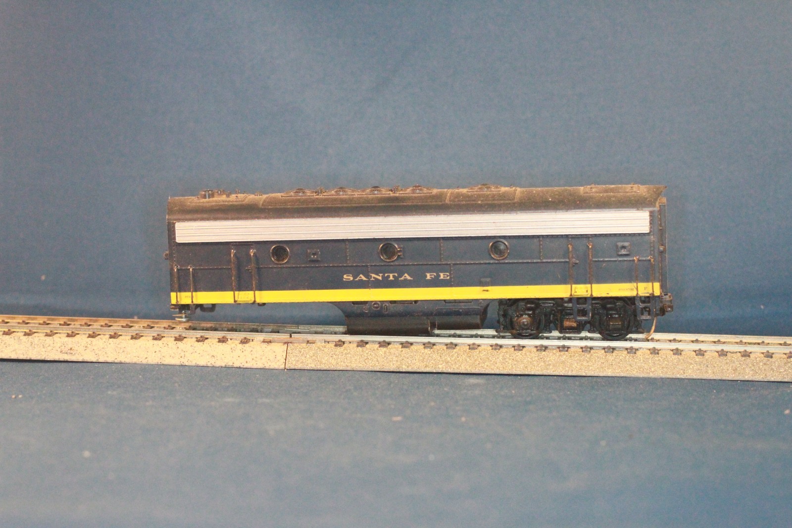 JP HO ATHEARN F7B SANTA FE ATSF 269-B YELLOW BONNET DUMMY – missing truck no box