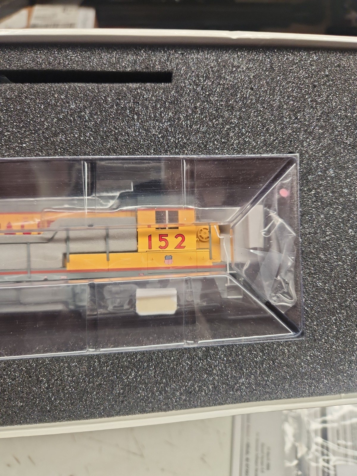 Atlas Master #8174 HO Scale Union Pacific GE B23-7 Diesel Locomotive-GOLD #152