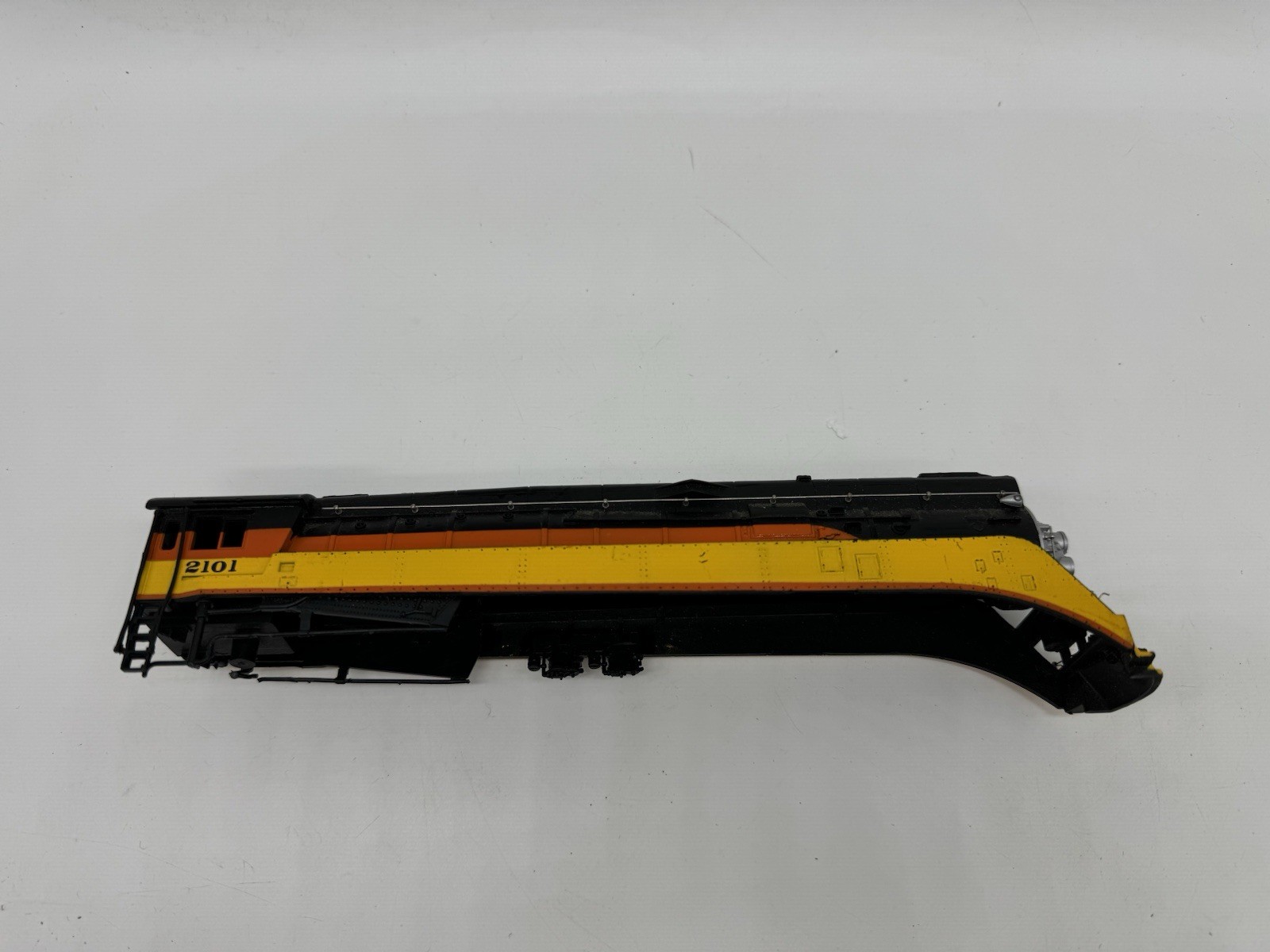 Bachmann Chesapeake and Ohio Daylight Locomotive Shell HO Scale
