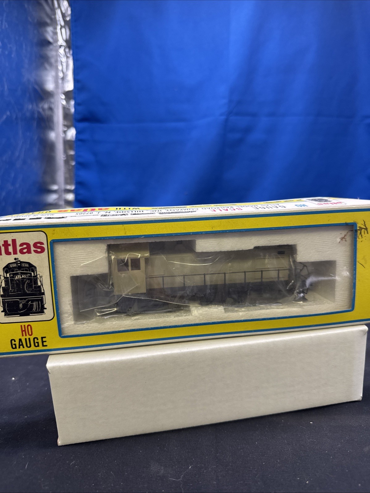 Atlas HO Scale Undecorated Alco S-4 Diesel Locomotive 8270 NEW IN BOX