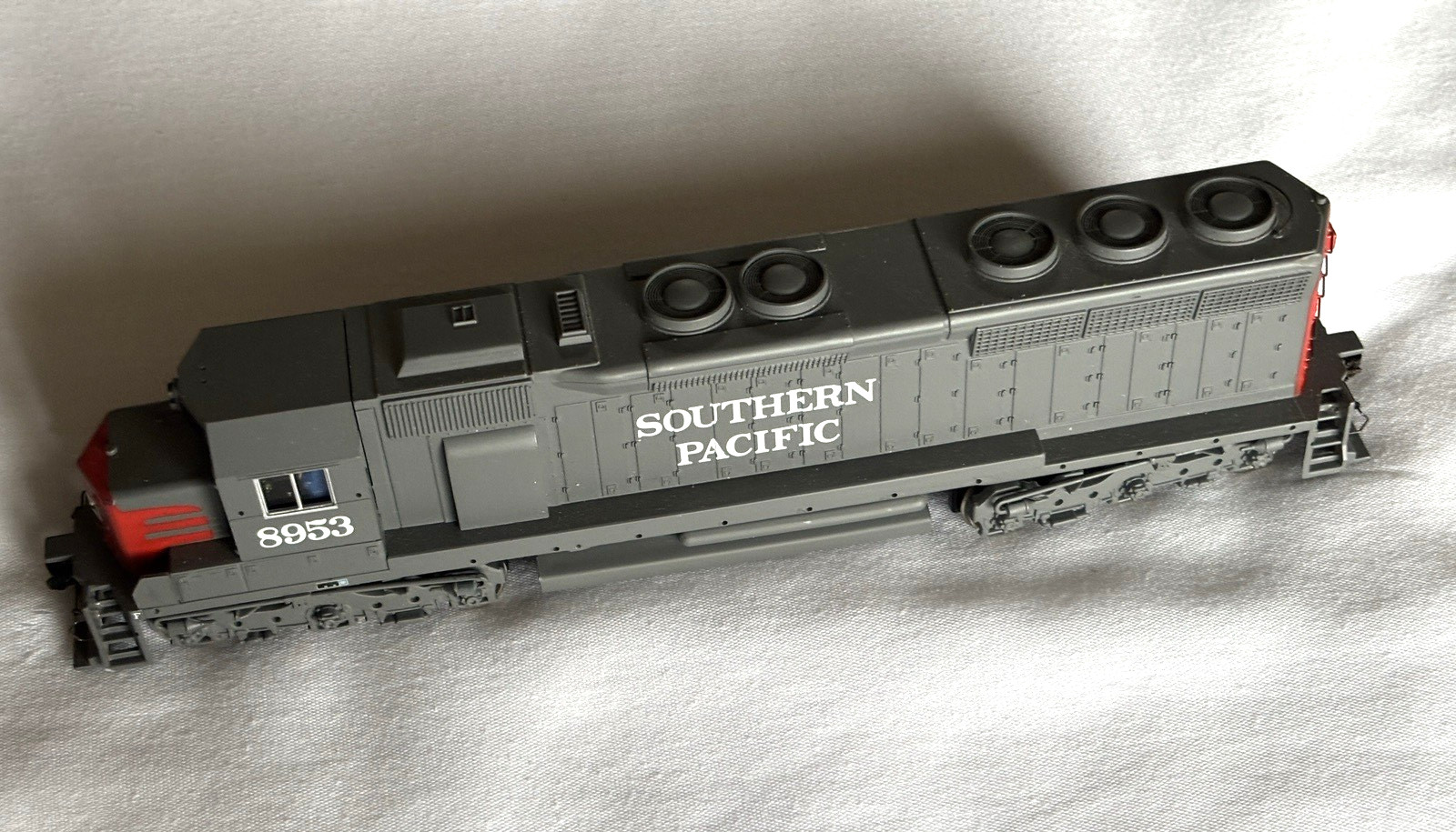 HO Gauge Bachmann 11605 EMD SD45 SOUTHERN PACIFIC Loco 8953 SP “Bloody Nose”