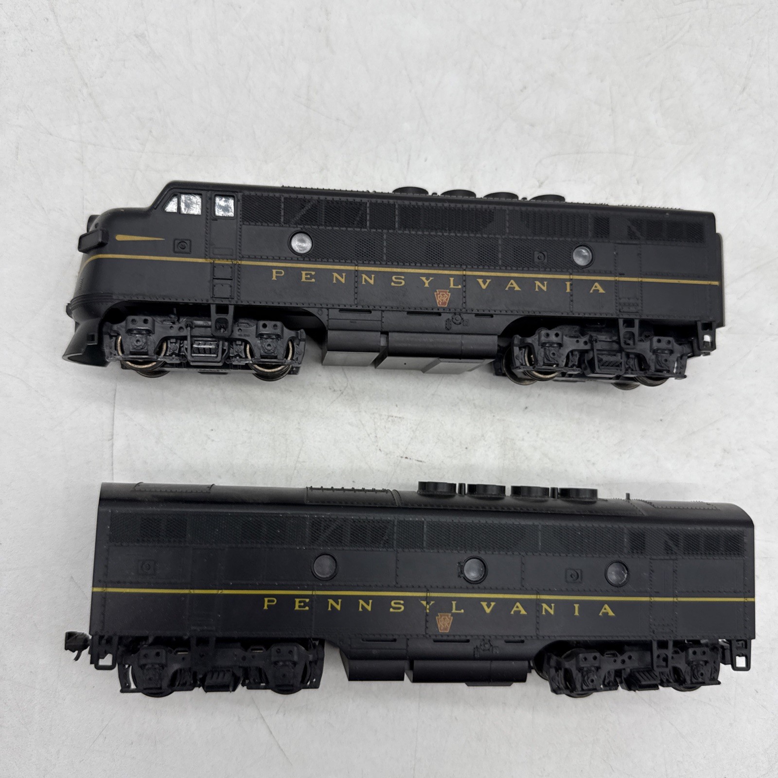 KATO PENNSYLVANIA F7-A & F7-B SINGLE STRIPE/SINGLE HEADLIGHT – No #s