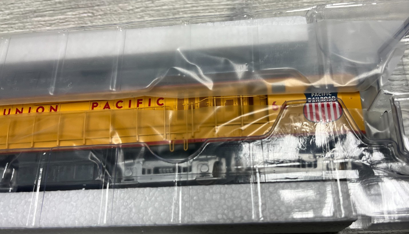 Athearn Genesis HO G41511 Gas Turbine w/Tender UP #64 DCC and Sound NEW