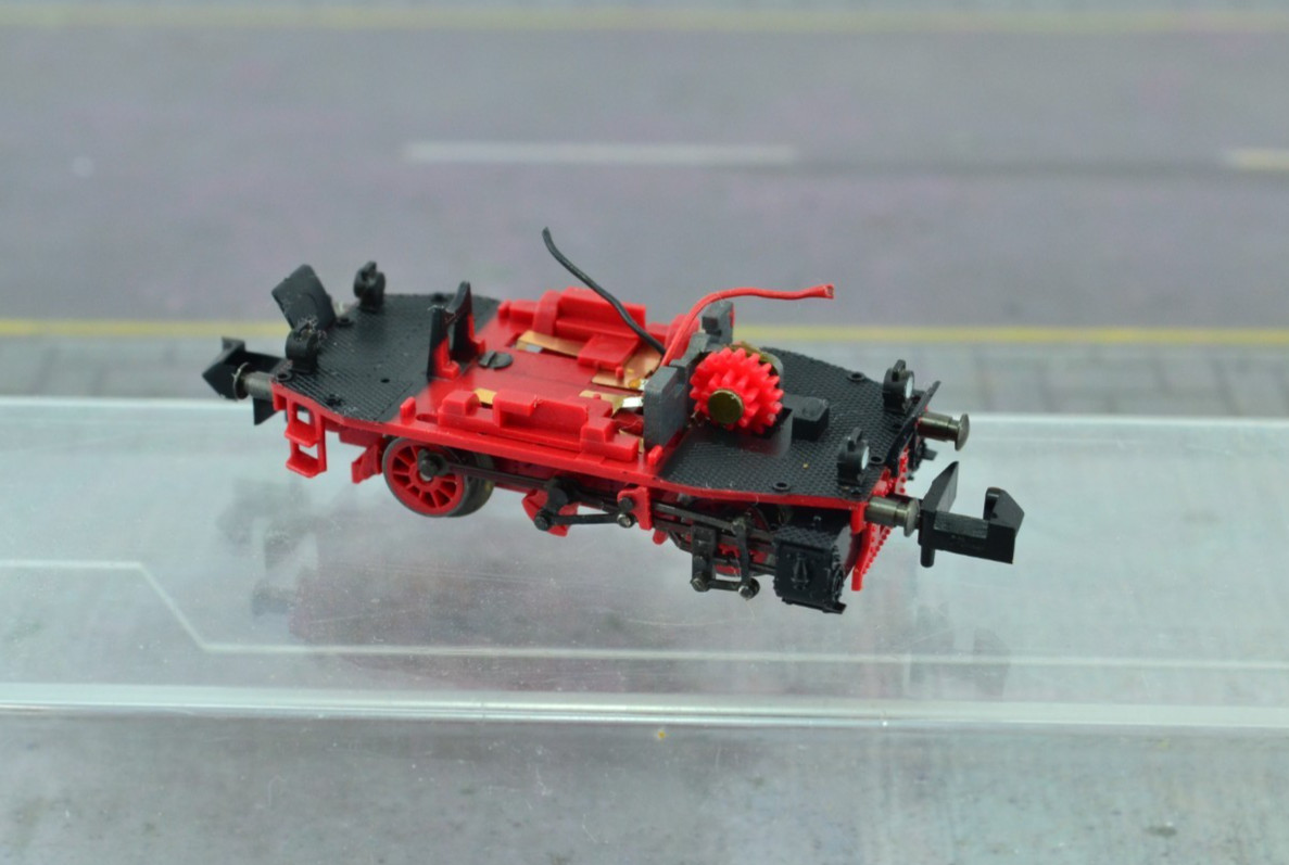Minitrix BR98 Steam Loco Glass Box Chassis N Scale (N6291)