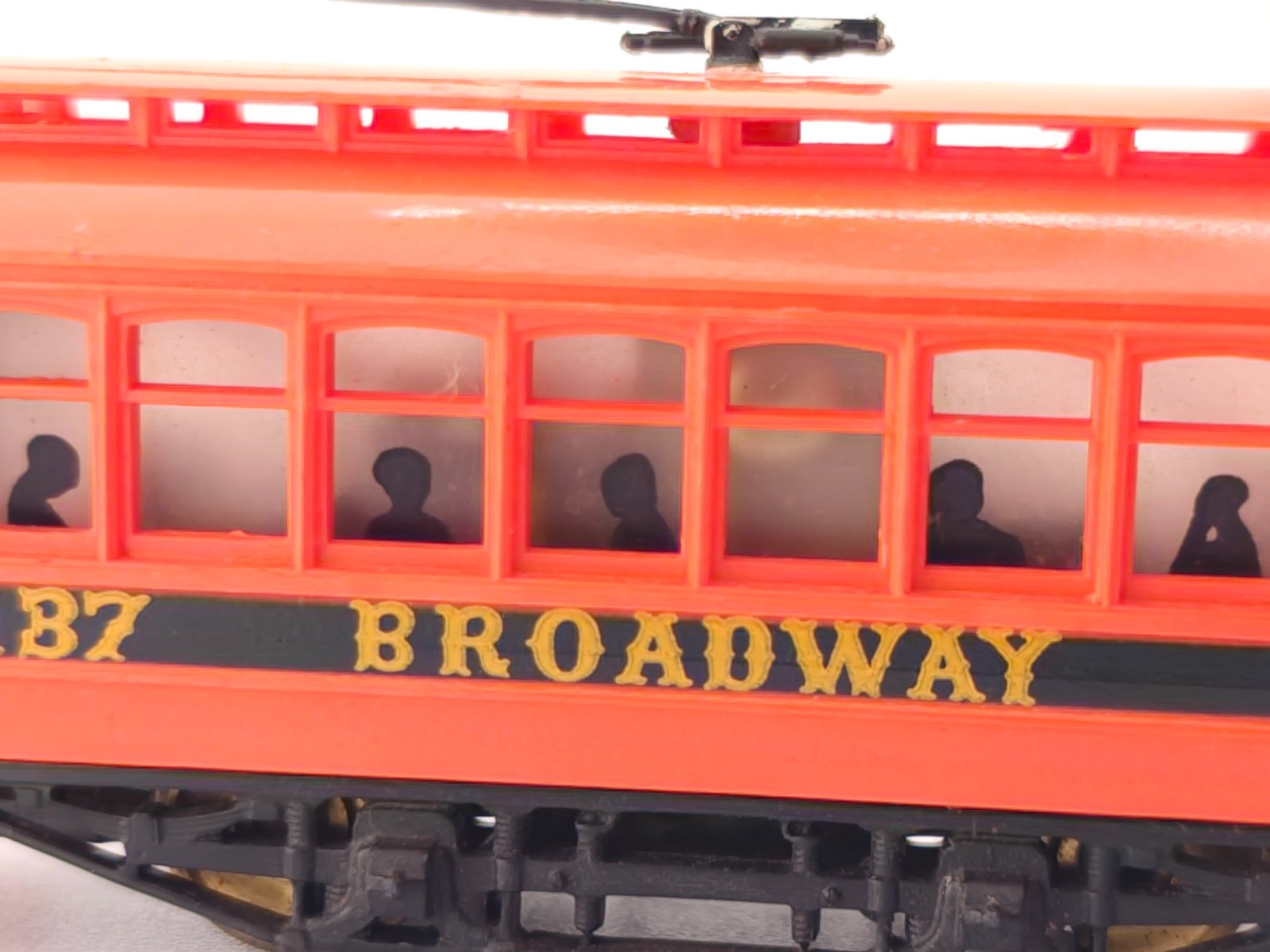 *READ* Tyco HO Scale Broadway Trolley Car #137 Model Railroad Train Car RUNS