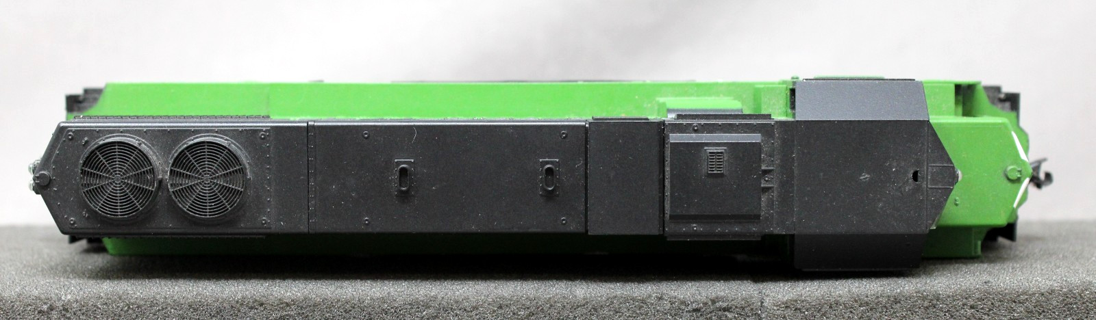 ATHEARN Burlington Northern BN EMD GP38-2 UN-POWERED Diesel #2264, C7