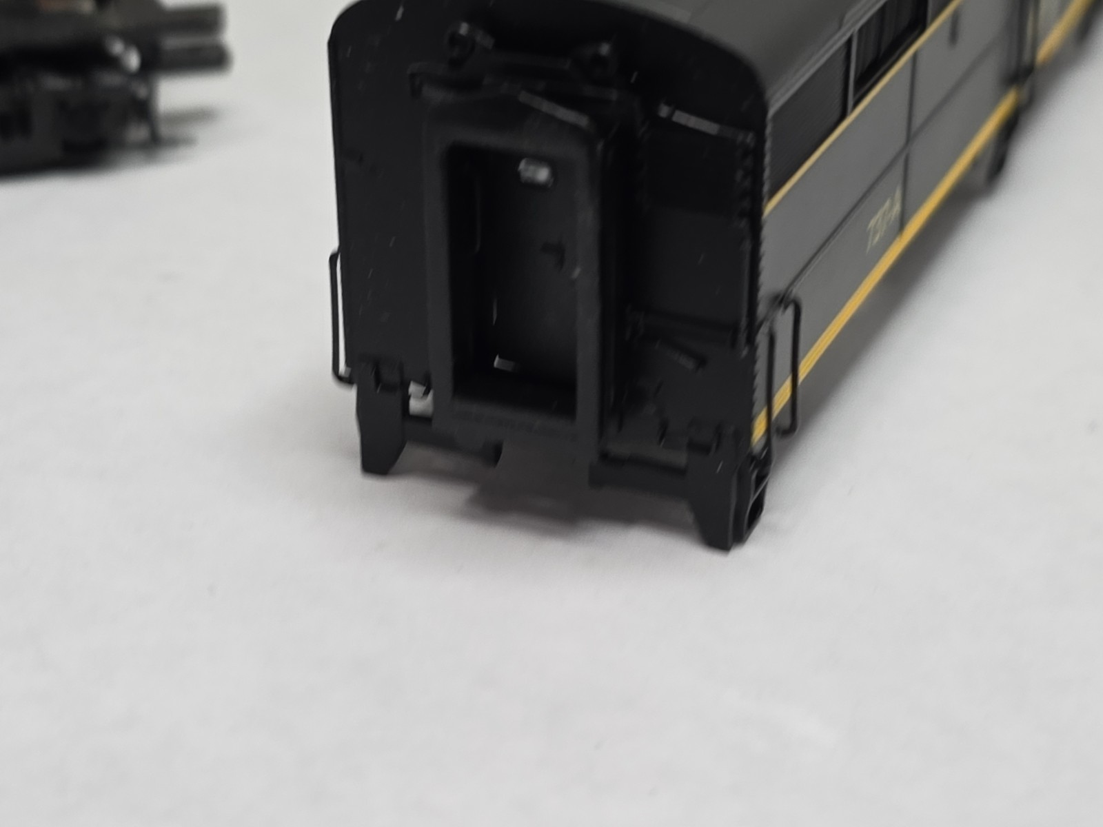 Proto 2000 HO Scale 8347 Erie 737-A FA2 Diesel Locomotive Runs Read Description