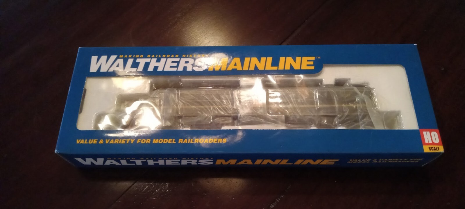 Walthers Mainline Alco DL-109 #0703 New Haven 39