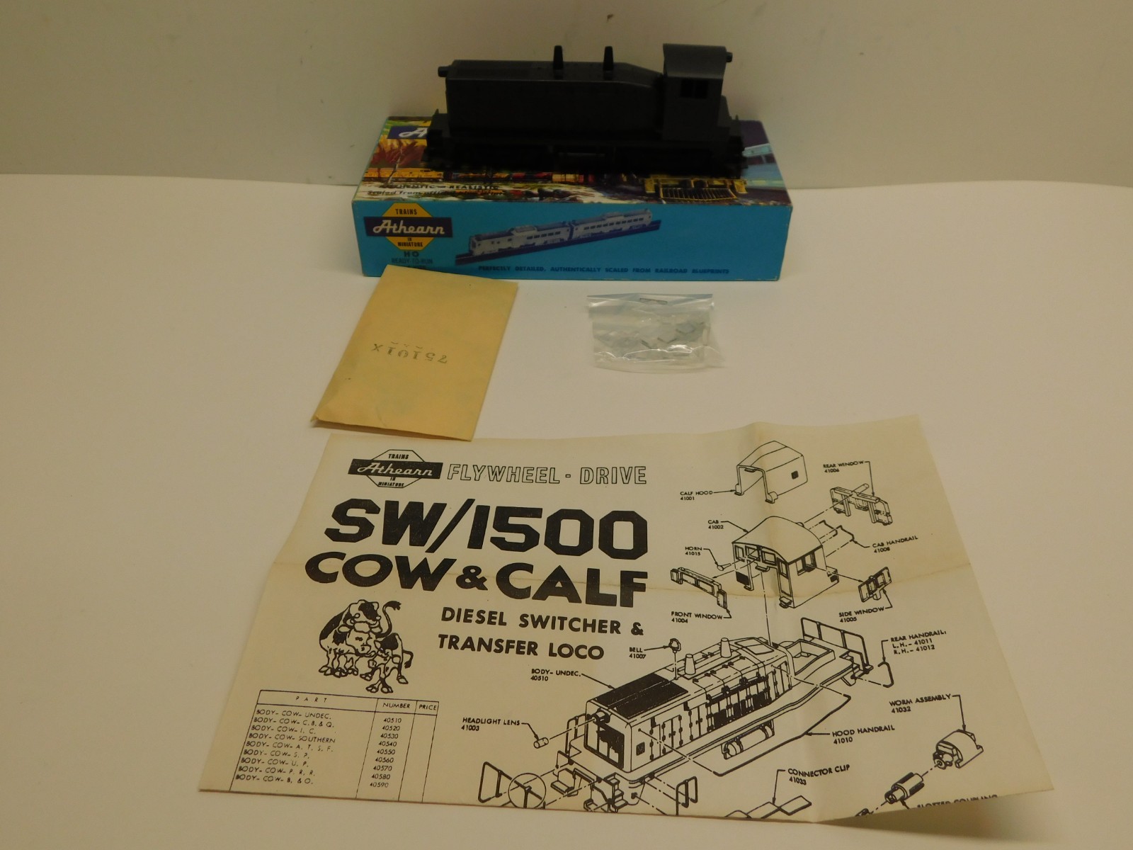 Athearn Blue Box Undecorated SW1500/SW1000 Diesel Locomotive-Unpowered Dummy A