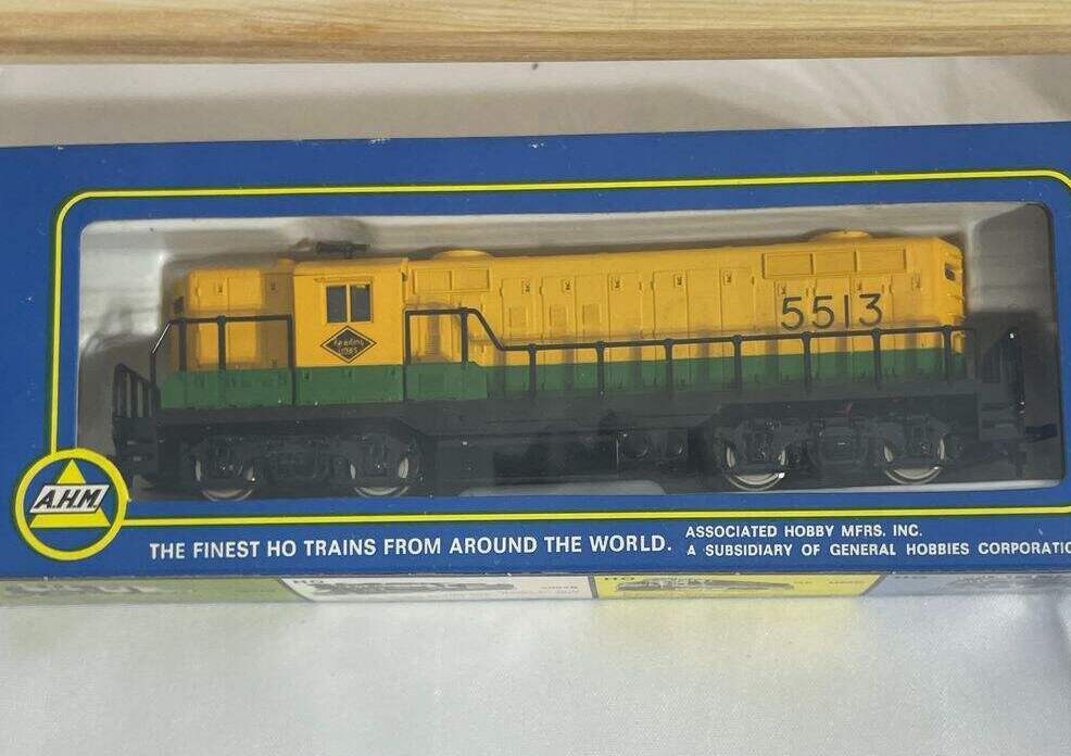 VTG AHM HO GUAGE READING LINES GP-18 LOCOMOTIVE L/N IN BOX!