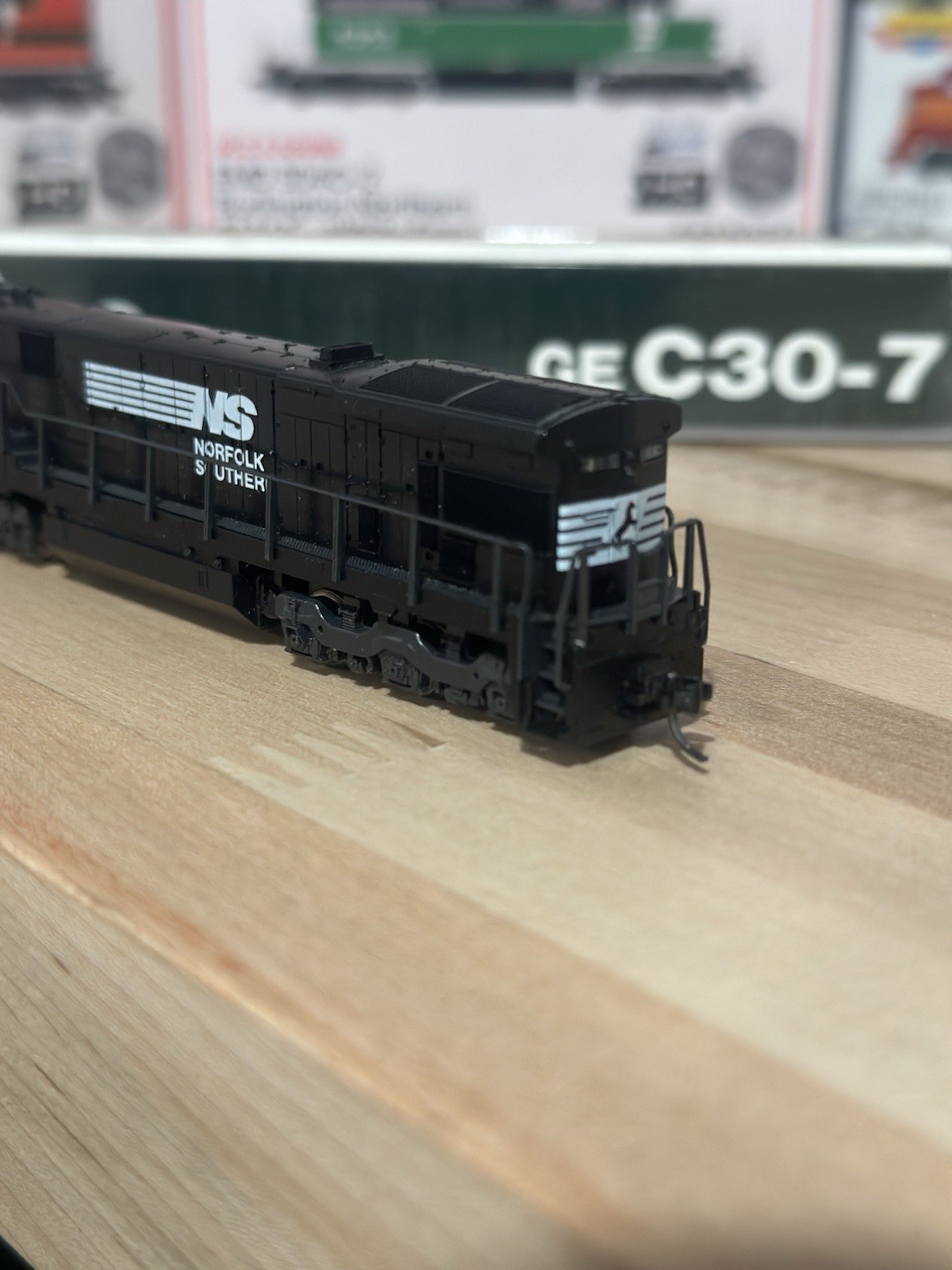 KATO N Scale GE C30-7 Norfolk Southern #8031 DC Analog Diesel Loco USED