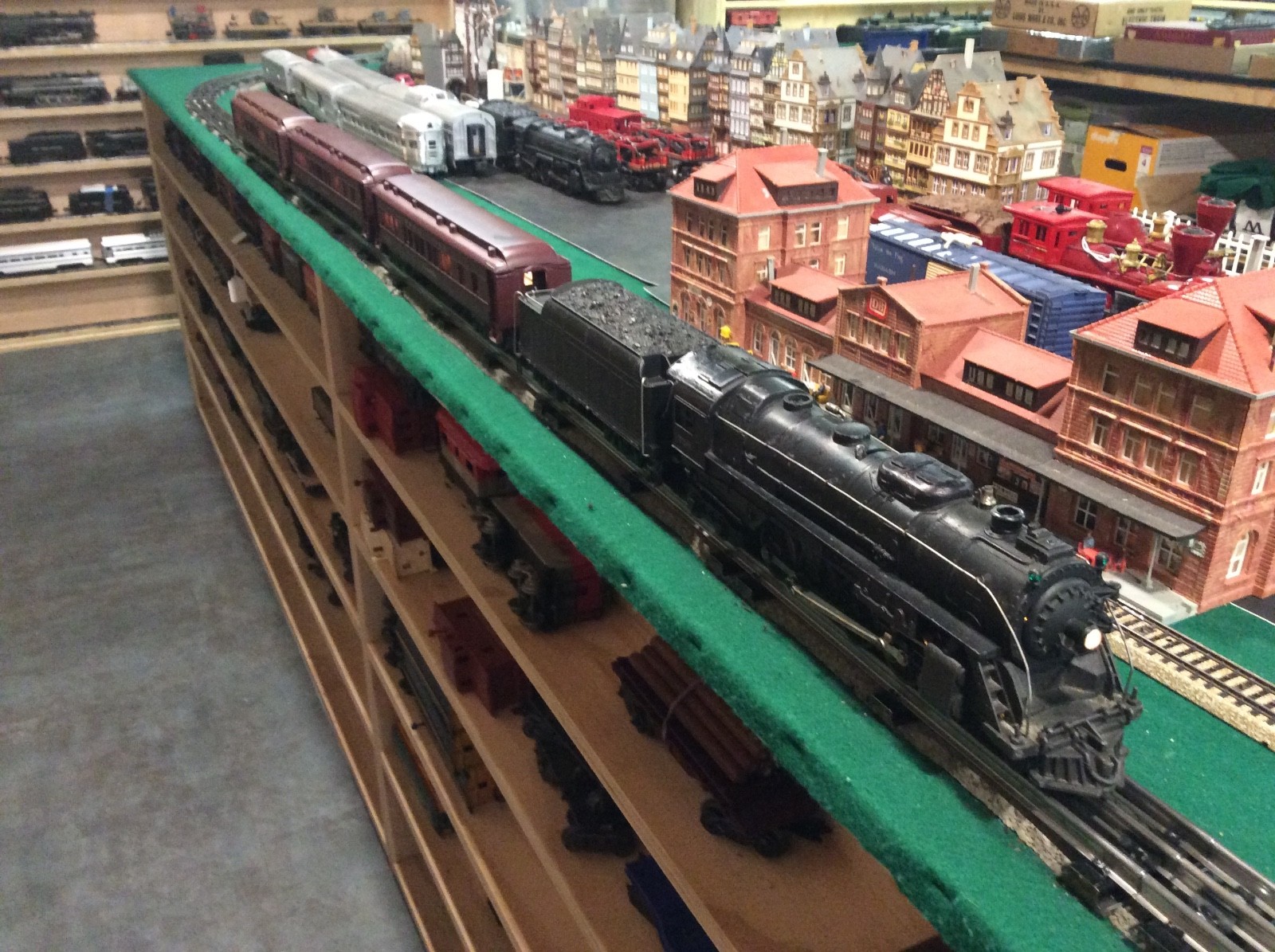 Lionel 726 Steam Engine and 3 Madison Passenger Cars O Gauge / 027