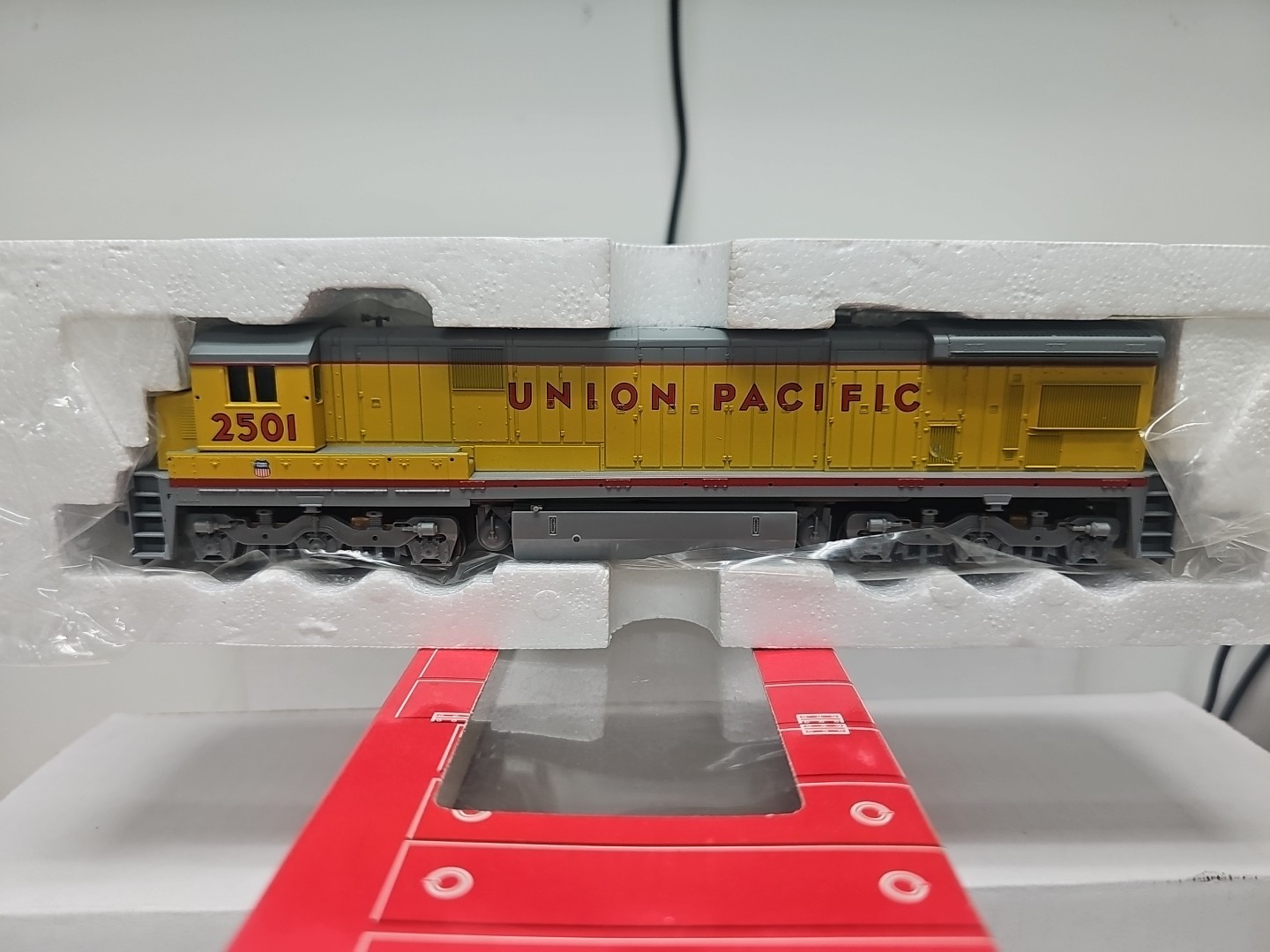 ATLAS #8617 – C30-7 UNION PACIFIC #2501 – HO SCALE DCC PLUG NEW