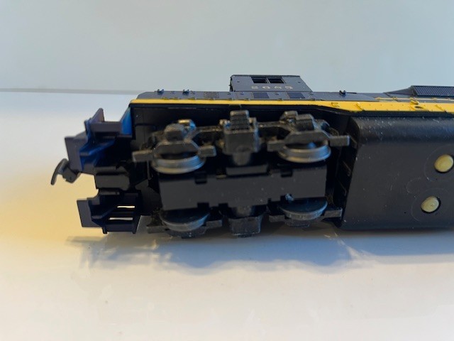ATHEARN – HO Gauge – ATSF – GP-9 Powered Diesel Engine & Dummy #2685 -Nice Pair!