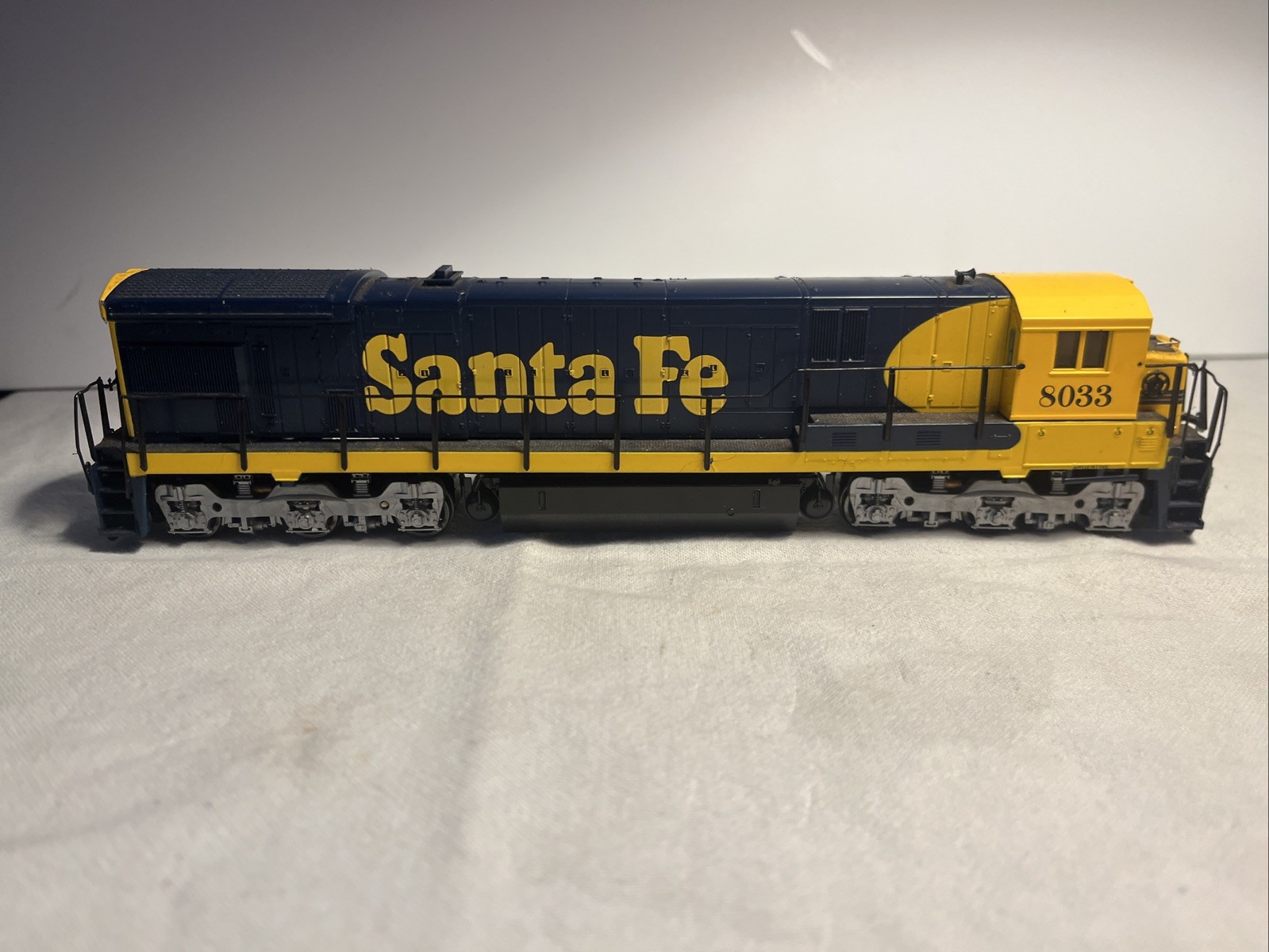 HO Scale Atlas Santa Fe C30-7 #8033 DCC Ready TESTED READ DESCRIPTION