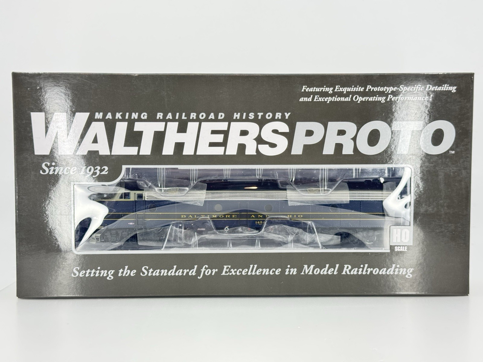 HO Walthers Proto Baltimore & Ohio EMD E9A Powered Diesel Locomotive B&O #1454