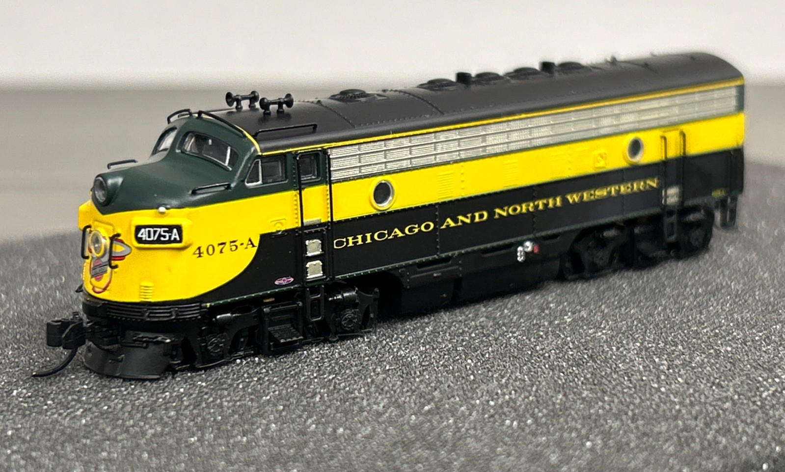 Broadway Limited N Scale #9076 EMD F7A Locomotive CNW #4075A NIB – CC