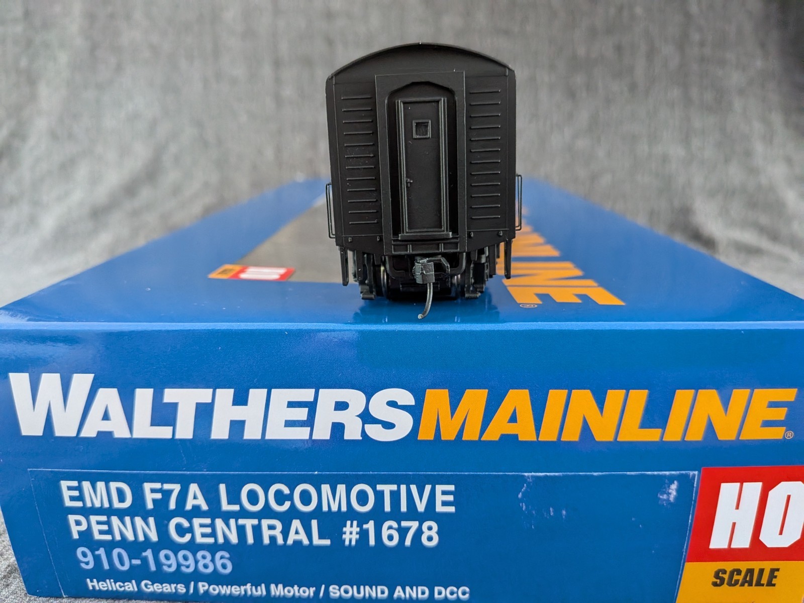Walthers Mainline HO F7A, Penn Central #1678, #910-19986, DCC/Sound.