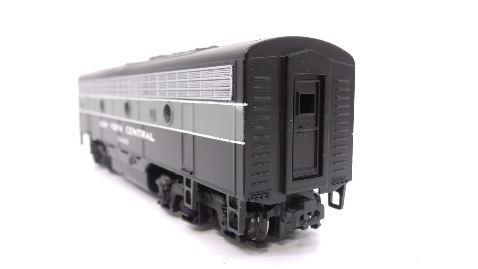 Bachmann Plus HO New York Central NYC EMD F7B Diesel Locomotive Engine 11221