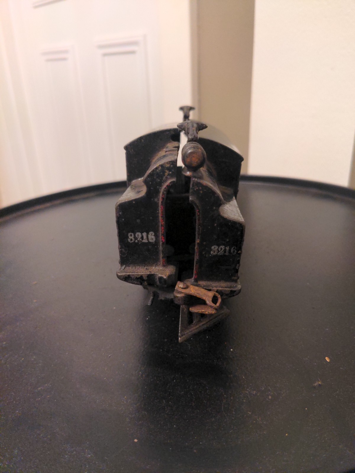 ANTIQUE PRE-WAR IVES CAST IRON O GUAGE TRAIN LOCOMOTIVE ENGINE
