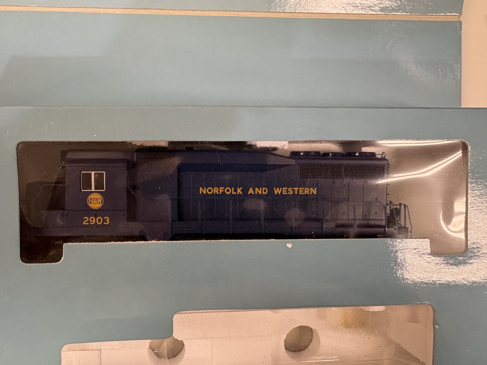 AJ- HO Scale Proto 2000 23102 N&W Norfolk Western EMD GP30 Diesel #2903