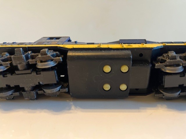 ATHEARN – HO Gauge – ATSF – GP-9 Powered Diesel Engine & Dummy #2685 -Nice Pair!