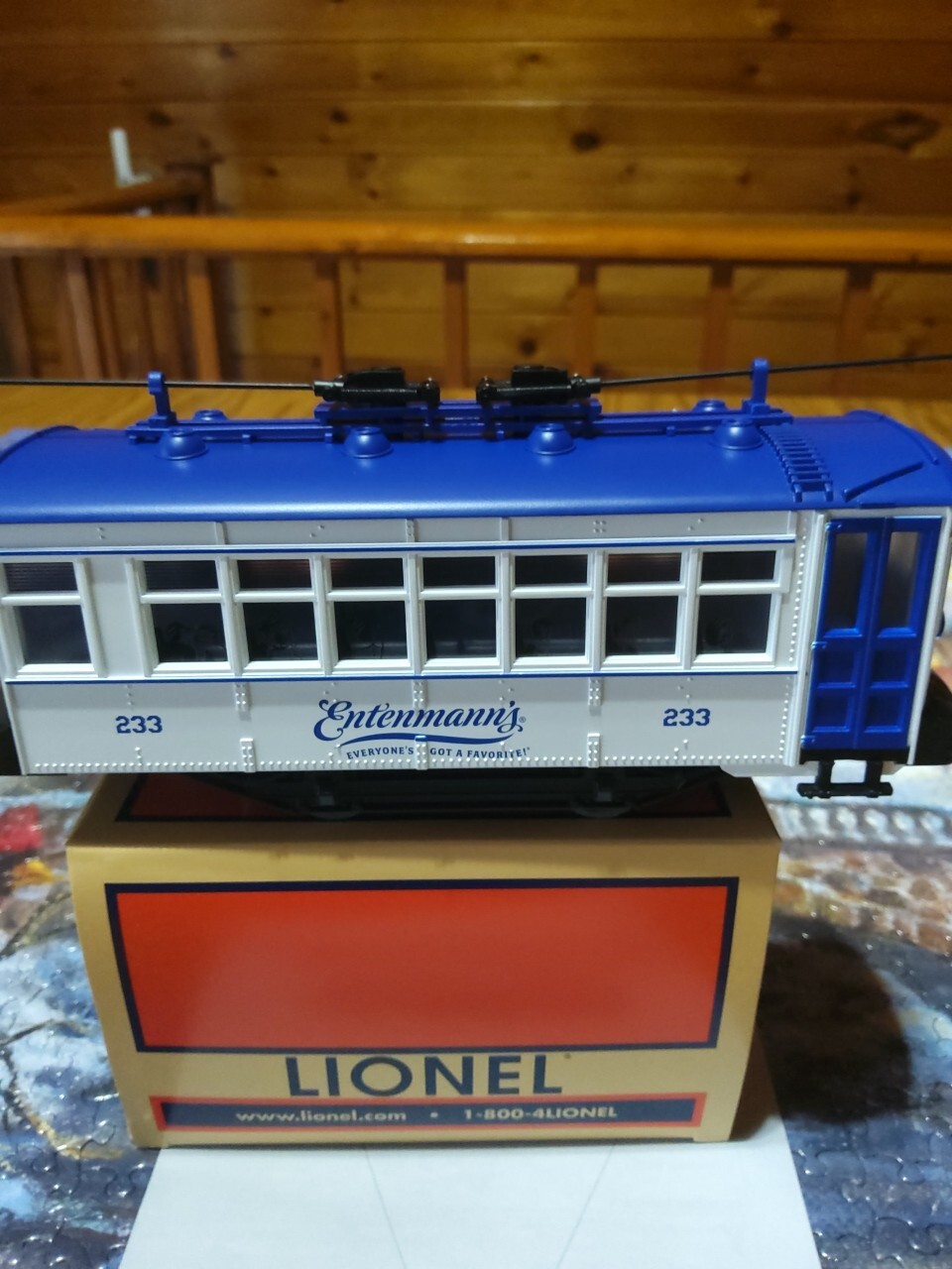 LIONEL 2301430,( METCA ) ENTENMANNS TROLLEY CAR. ( NEW )