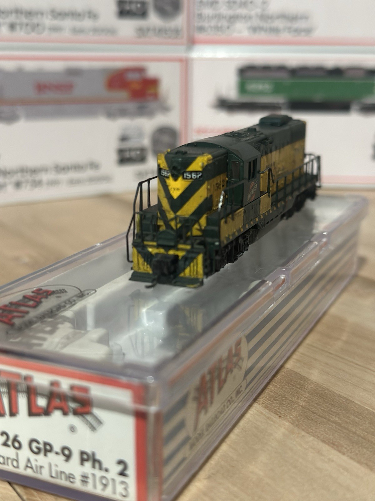 Atlas N GP-9 Ph 2 CNW Chicago and Northwestern #1562 DC weathered Custom￼