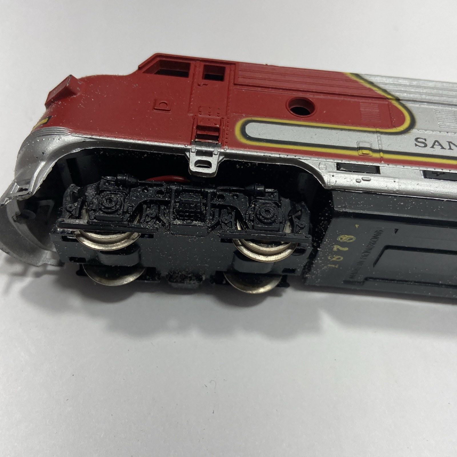 Life-Like Trains – Santa Fe Powered Locomotive – HO Scale 8689 F-7 LOCO SFE
