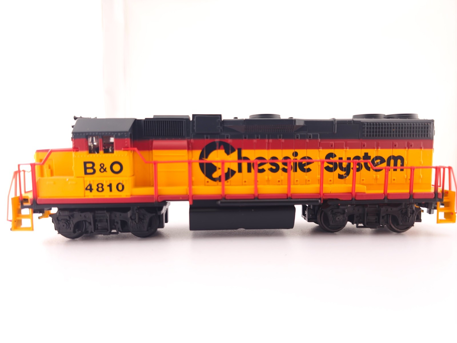 READ Life Like HO Scale 21604 Chessie System GP38 Low Nose Diesel Locomotive Set