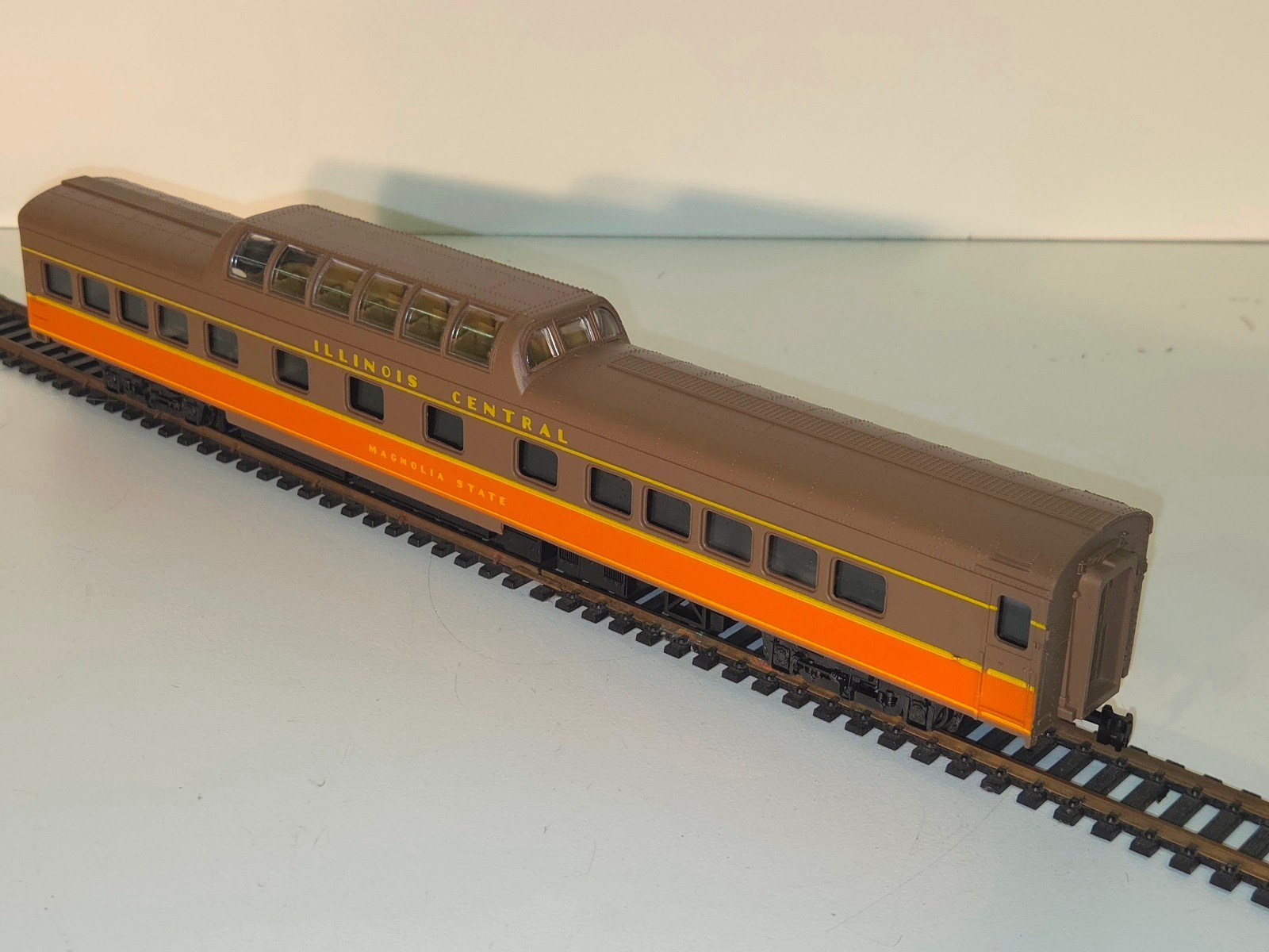AHM Rivarossi HO Illinois Central FM C-Liner Diesel Locomotives 4022 w/ (3) Cars