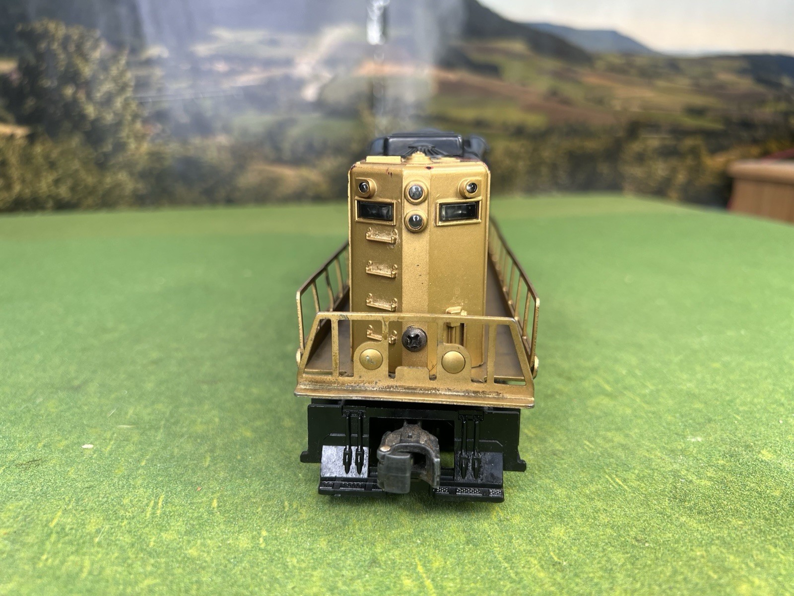 ORIGINAL LIONEL POST WAR 2349 N.P. GP-9 DIESEL 1958 NORTHERN PACIFIC VERY NICE!!