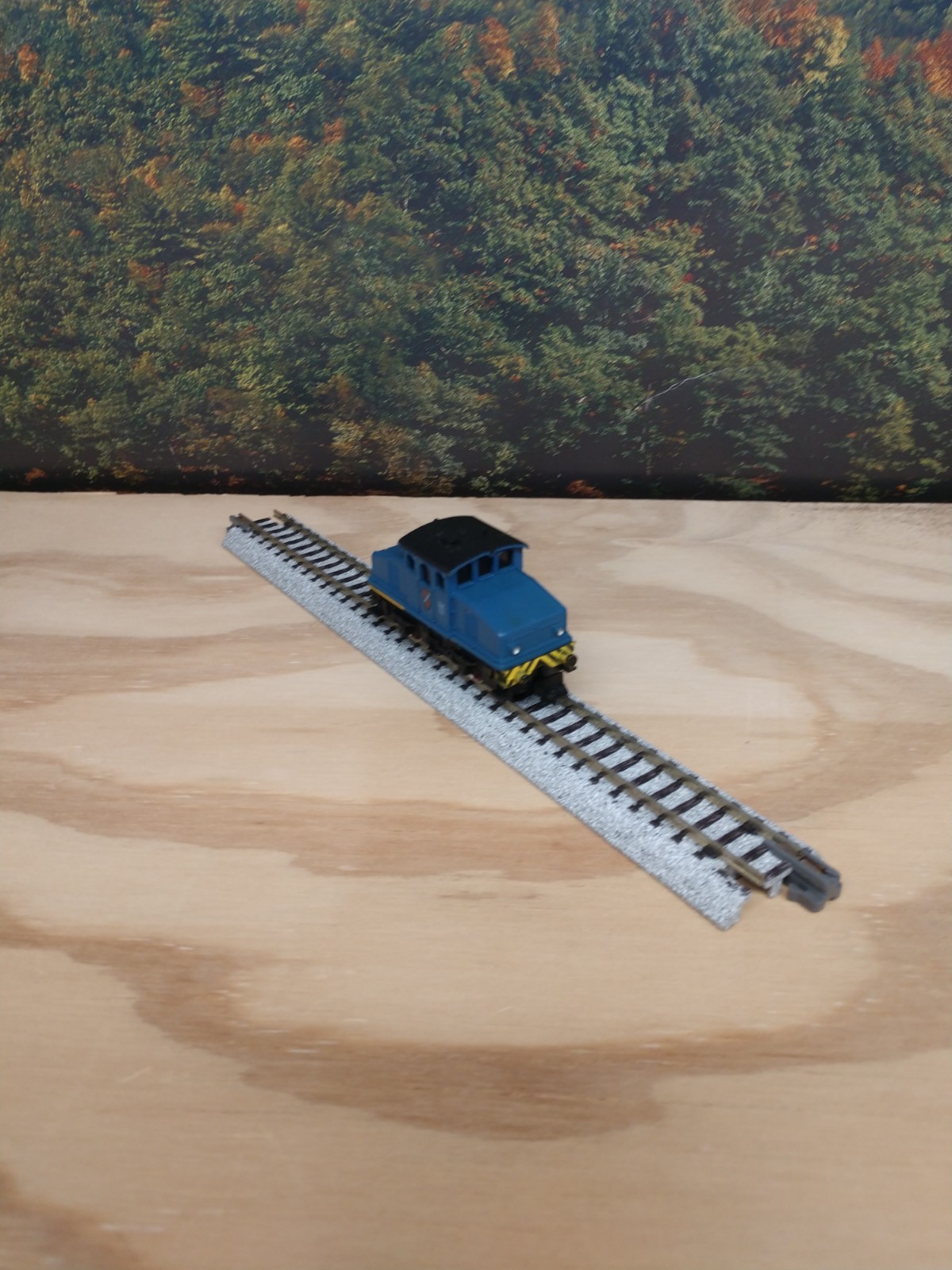 Arnold Rapido N scale European 2 axle center cab switcher – Item #0206 NEW