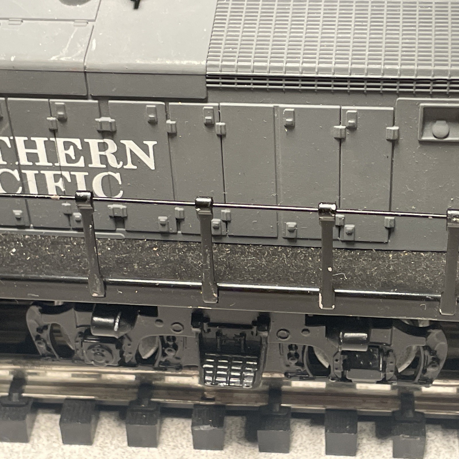 K-LINE O-scale SOUTHERN PACIFIC LOCOMOTIVE #2216 Diesel Engine Train Nice!!