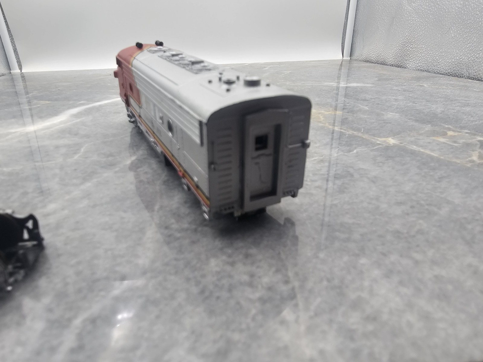 HO Train Life-Like Santa Fe F7 Powered Engine