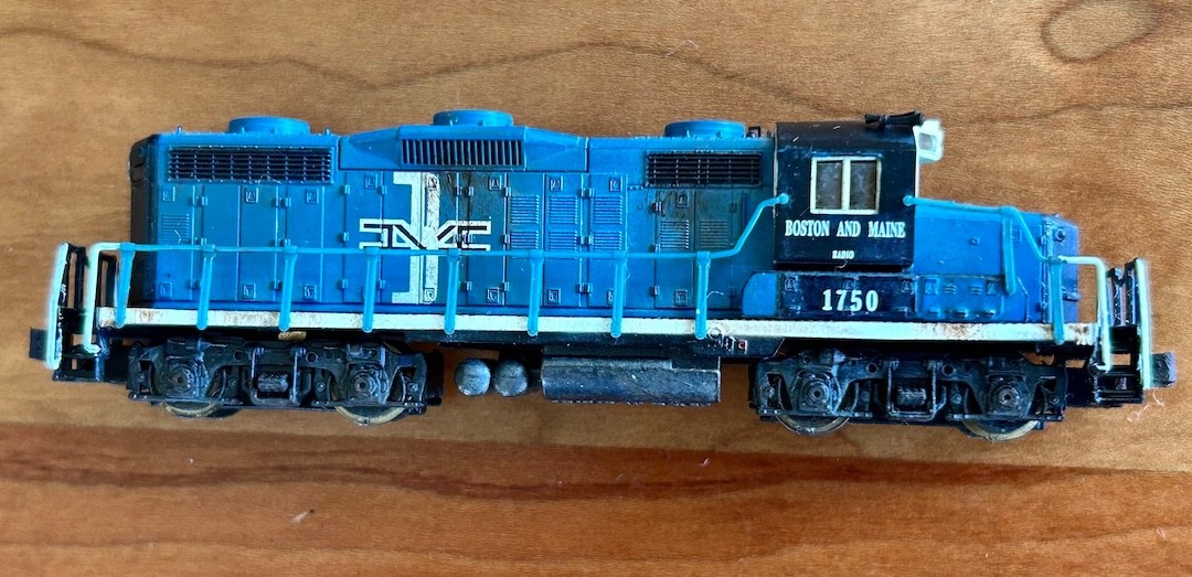 N Scale Life-Like 09594, EMD GP18 Boston and Maine Locomotive #1750 Weathered