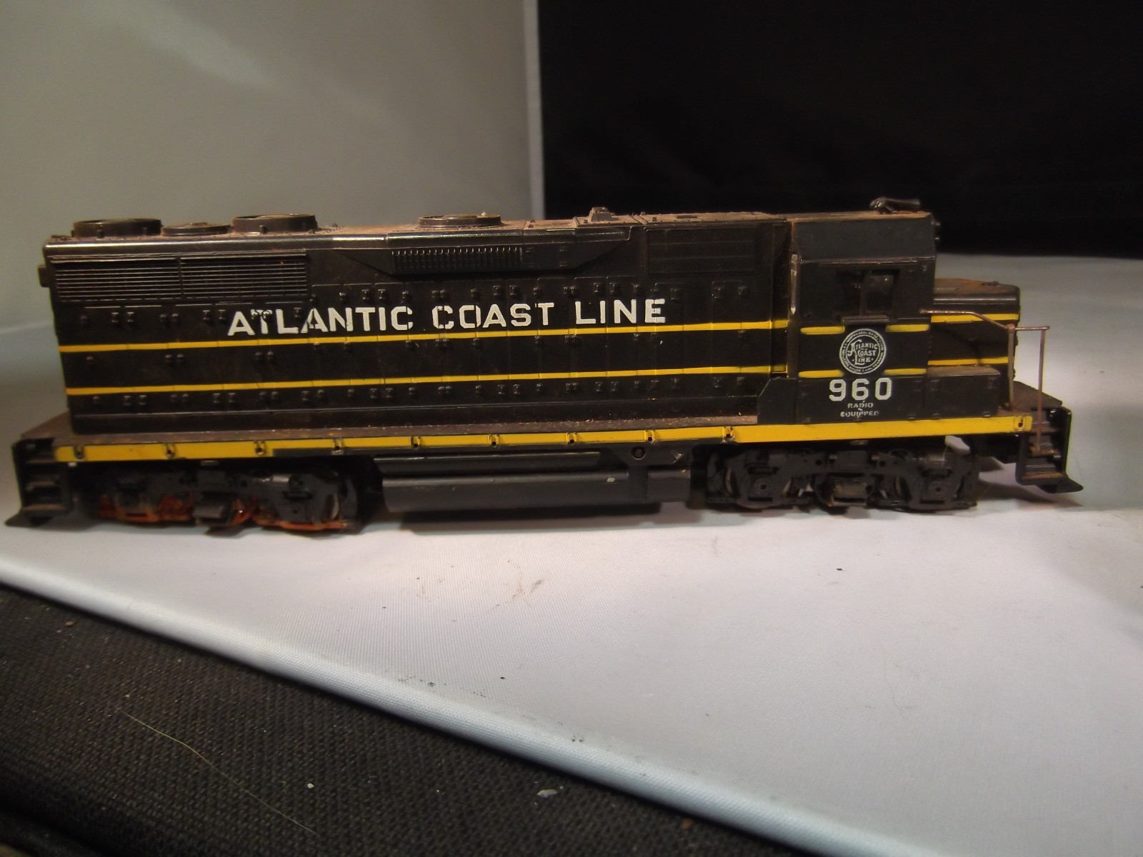 HO Scale Bachmann Locomotive Engine for Repair and a Brass Caboose from Japan