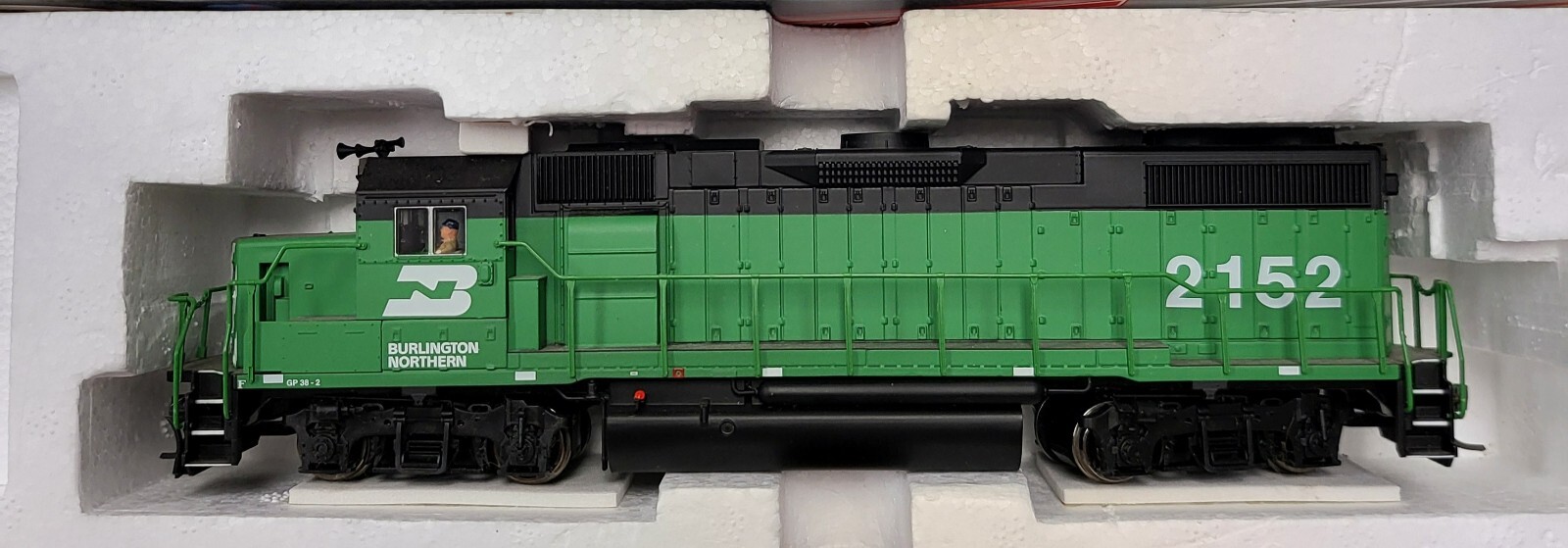 HO Atlas 902 EMD GP38-2 Burlington Northern Rd# 2152 DCC Equipped TCS