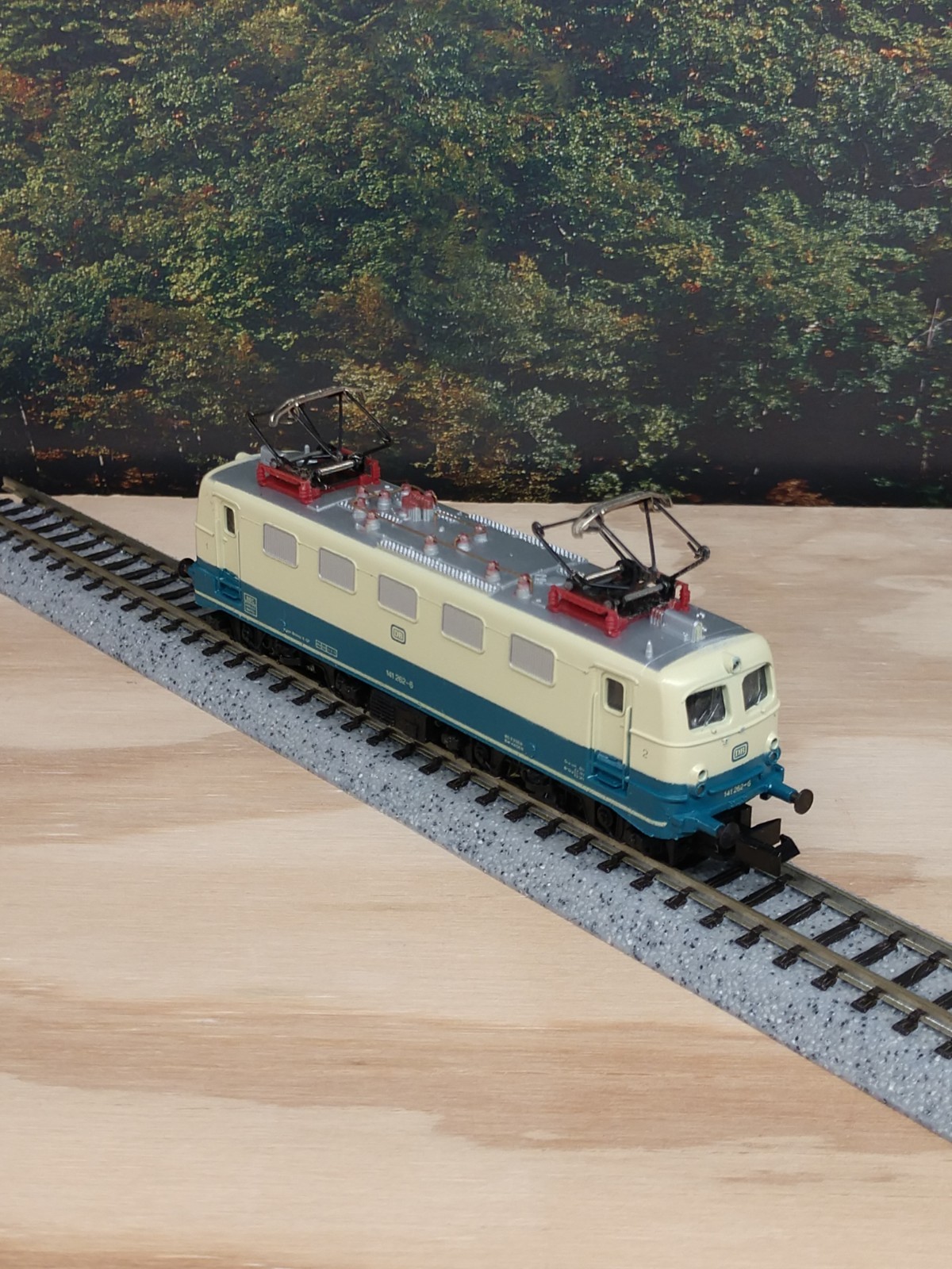 Arnold N scale European 4 axle electric loco – Item #2322 NEW