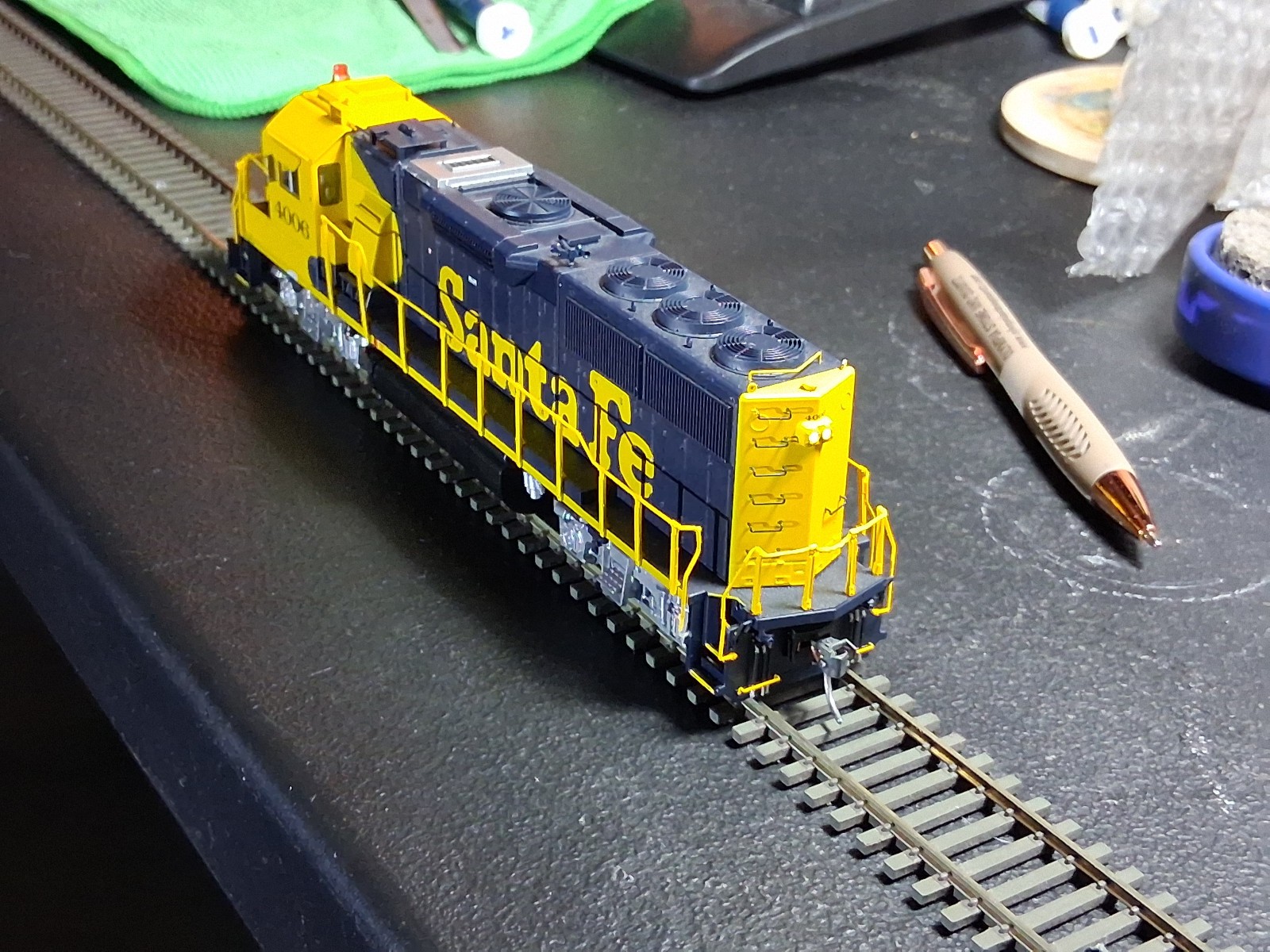 HO Scale Fox Valley ATSF GP60 # 4006 with DCC and Sound installed