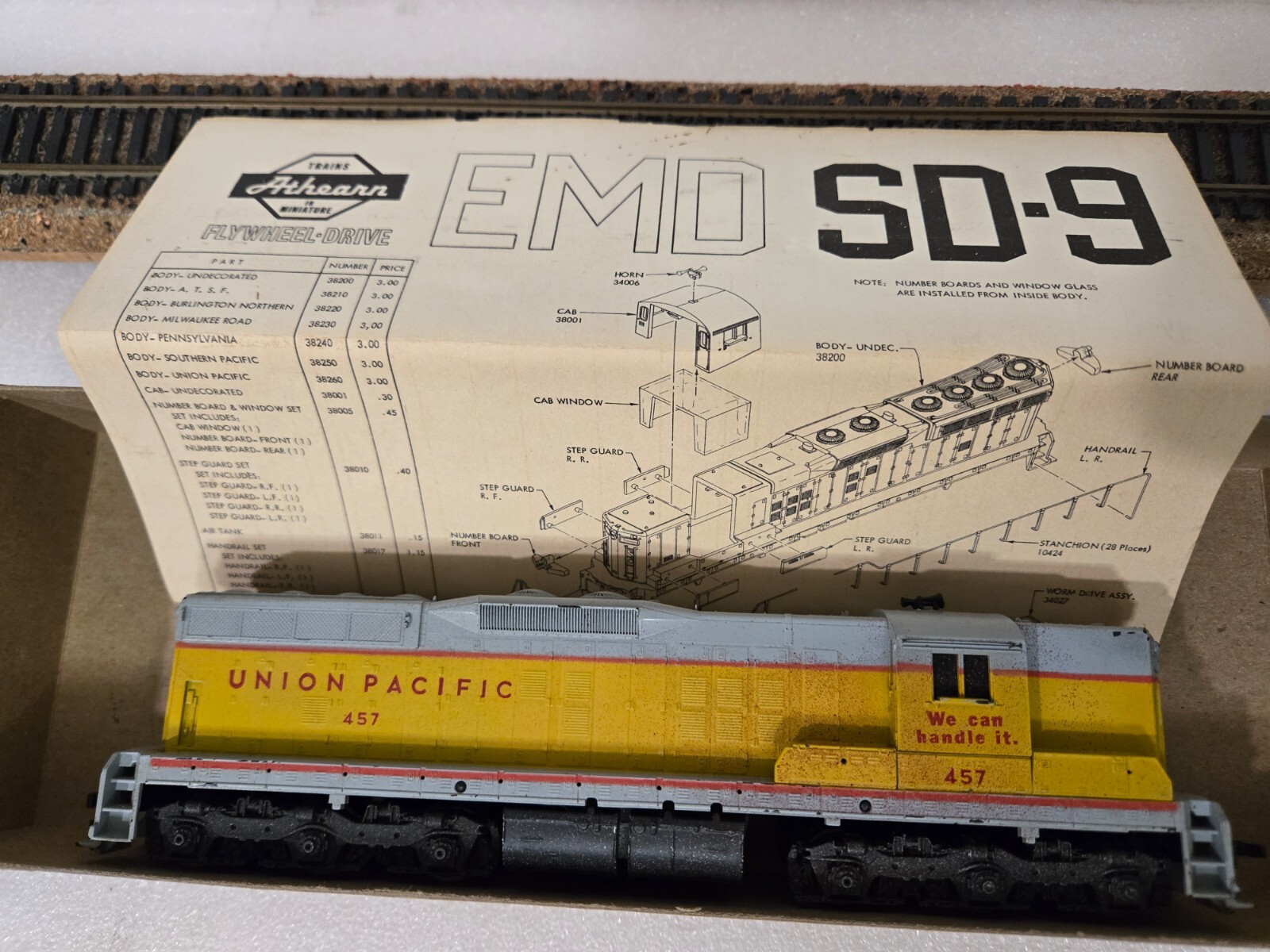 Athearn HO scale 3806 FW SD-9 EMD Powered Diesel Union Pacific 457