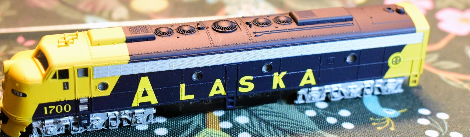 N Scale KATO Dream Designs Alaska Railroad F7 A/B Locomotives 1700 1701 EX