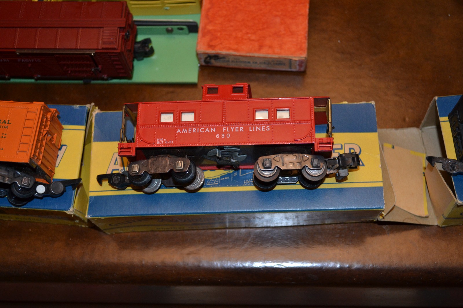 1950s-60s Vintage American Flyer Gilbert Trains Set & Tracks!