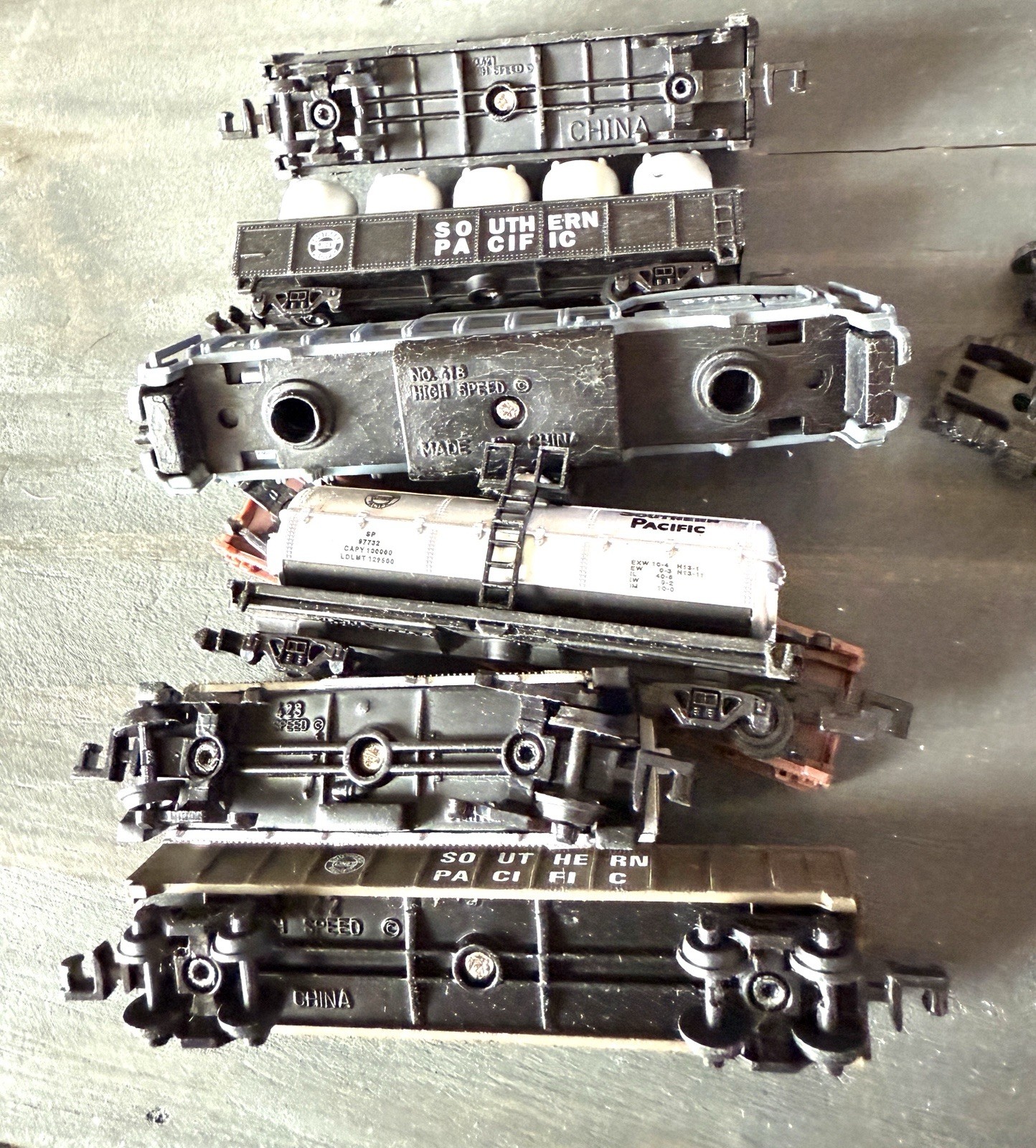 SOUTHERN PACIFIC LOCOMOTIVE ENGINES Cars Lot High Speed Toy Train & Parts