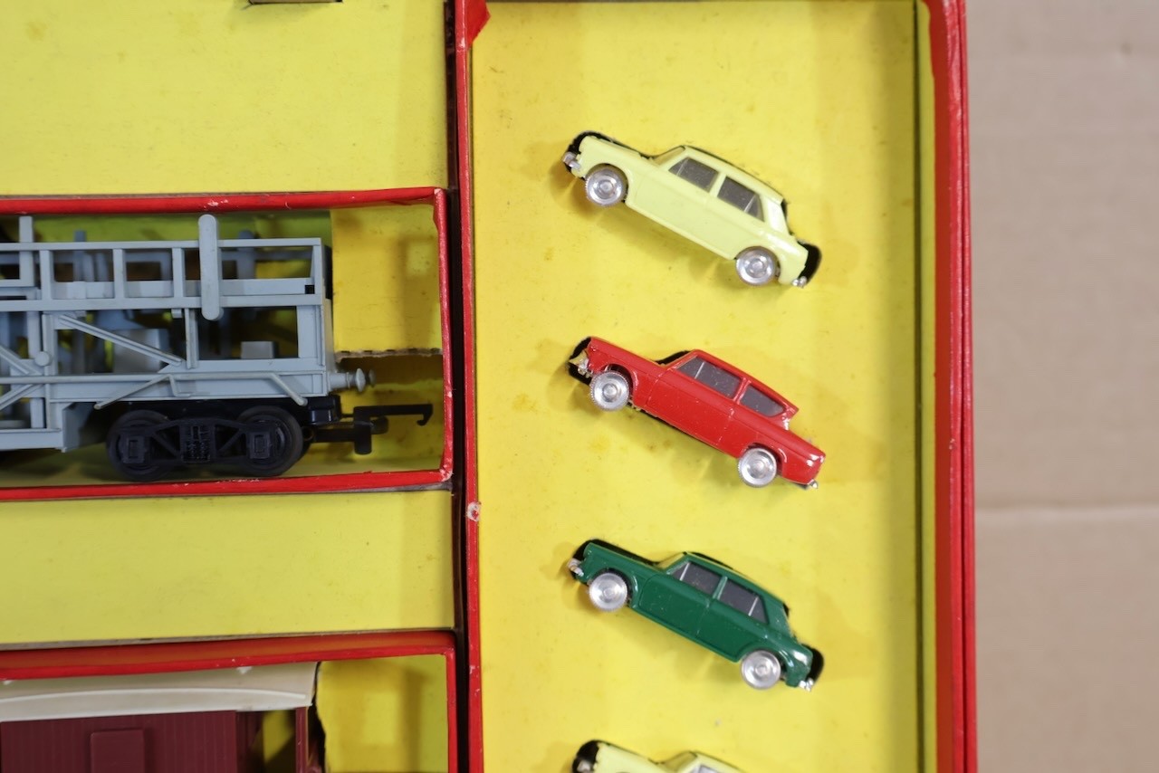 TRIANG HORNBY RS62 CAR-A-BELL SET with BR 0-6-0 CLASS 3F LOCOMOTIVE 47606 2op