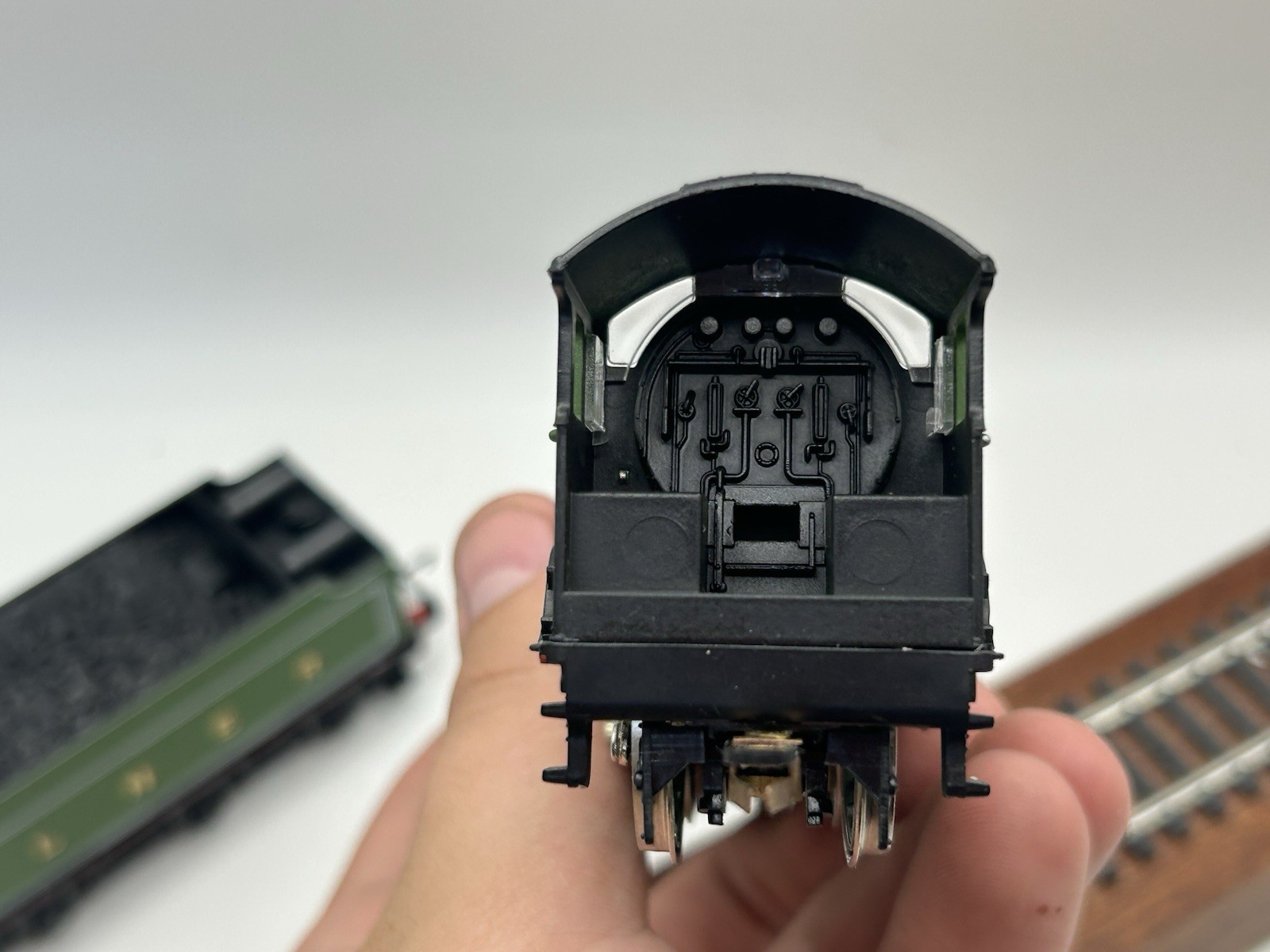 OO Hornby R053 LNER Class B17 4-6-0 Steam Locomotive ‘Manchester United’ – MINT